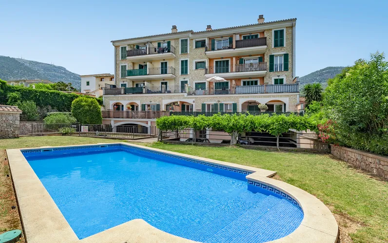 Long term apartment for rent in Sóller with a community pool