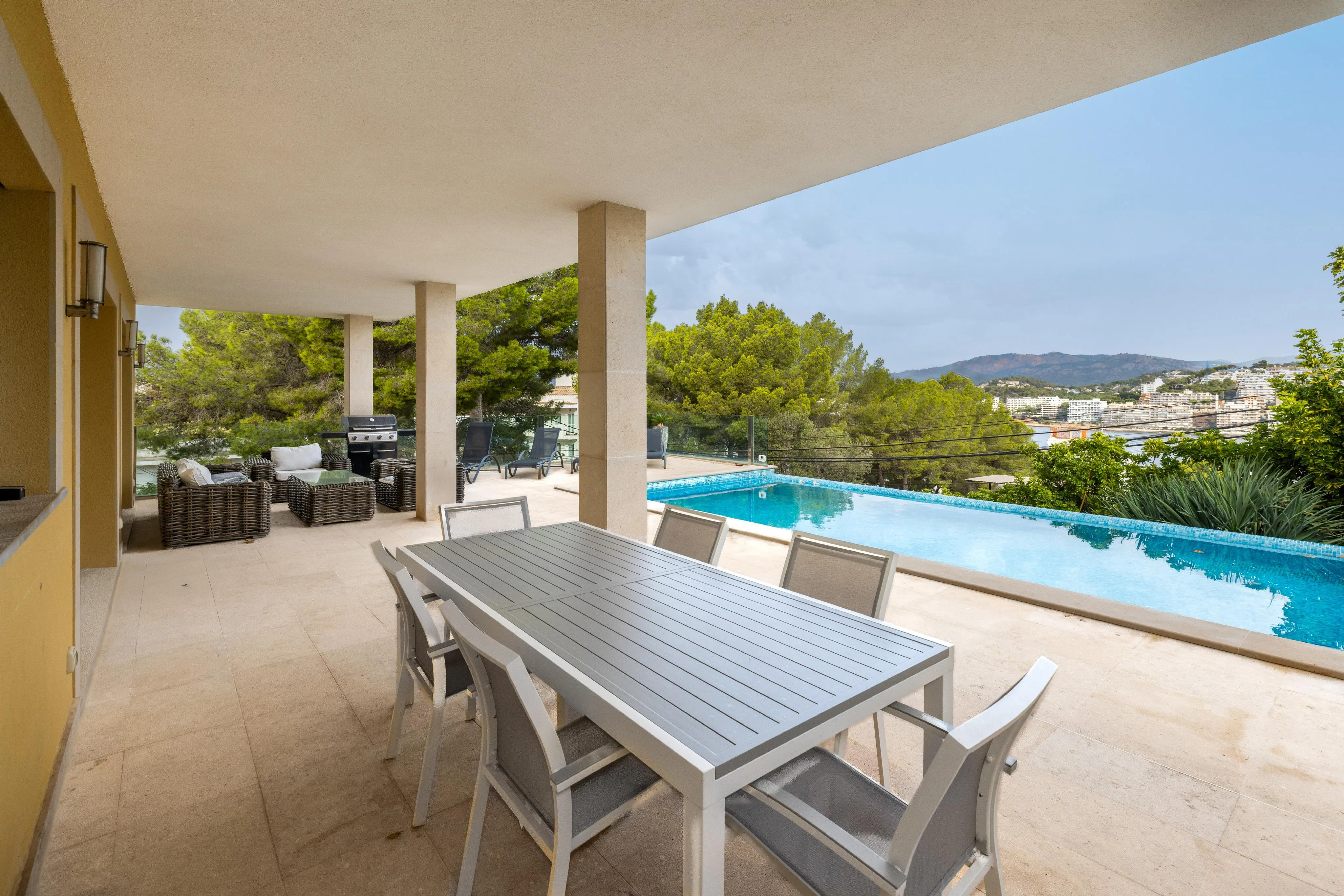 Family villa in Santa Ponsa-24