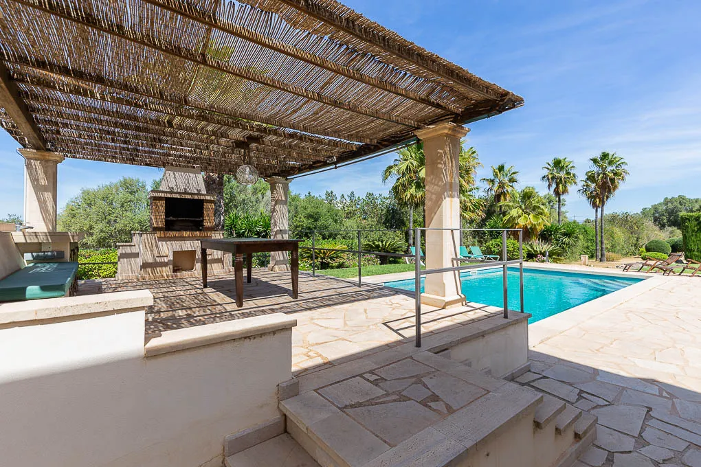 Moderne villa i landhusstil med flot udsigt-3