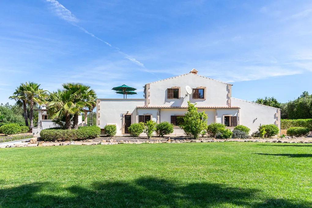 Moderne villa i landhusstil med flot udsigt-16