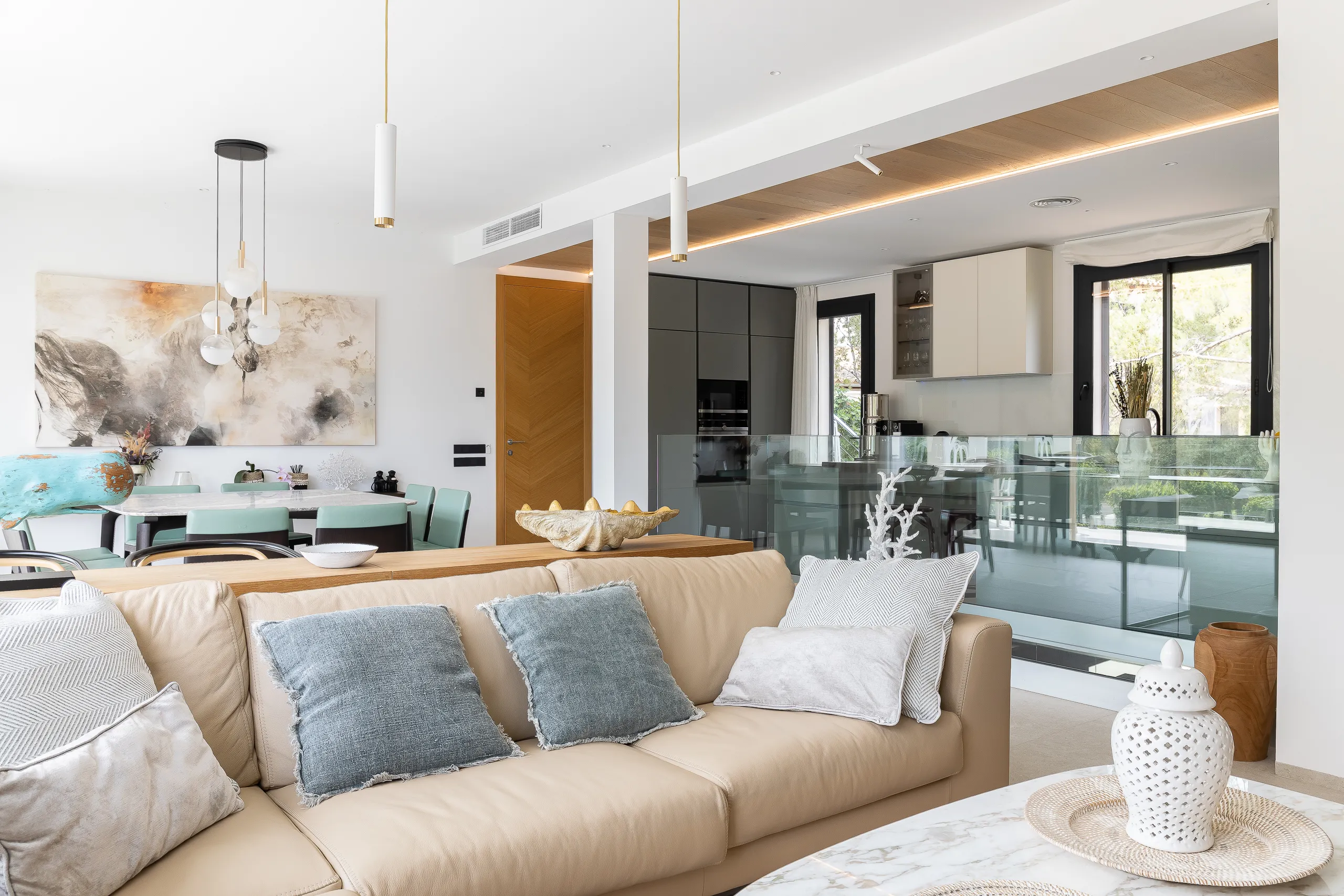 Modern house with pool in Camp de Mar-6