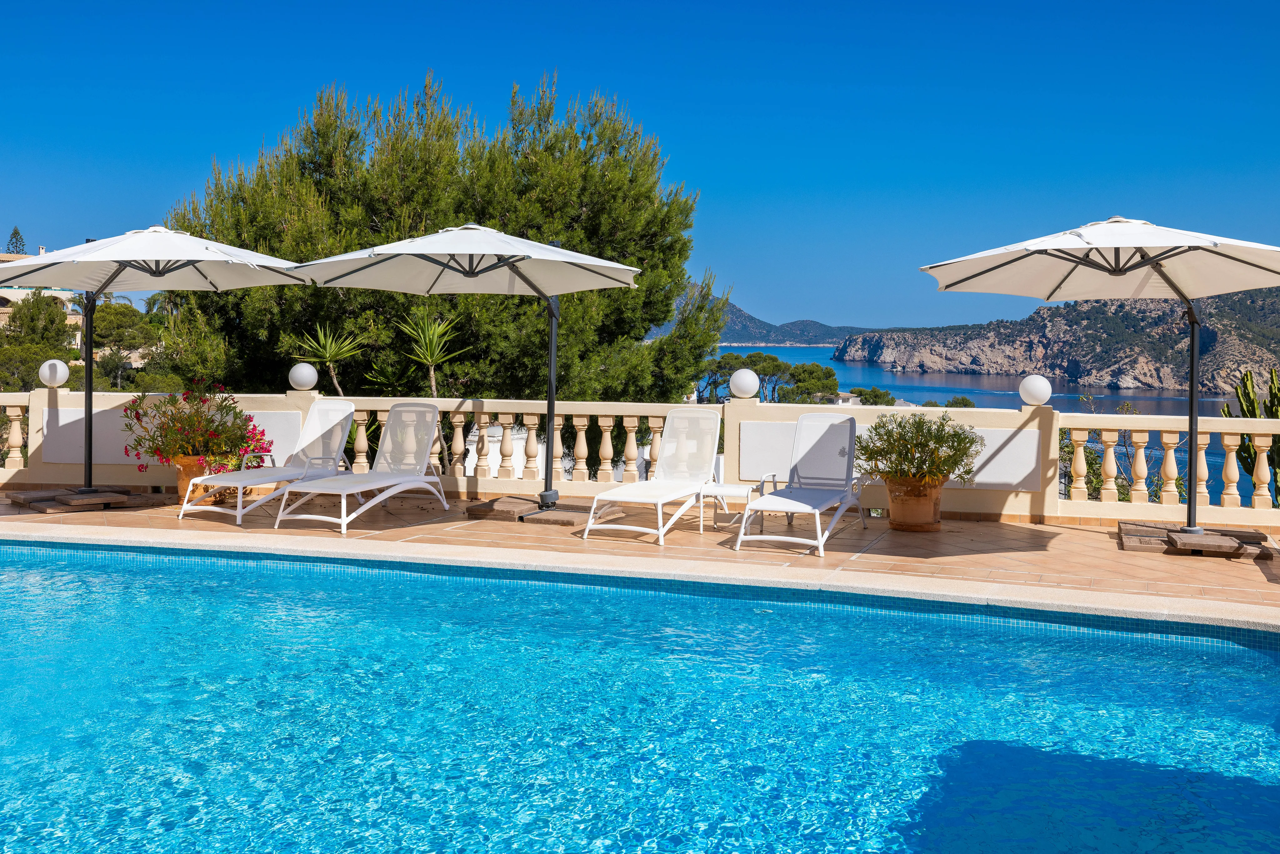 Mediterranean designer apartment with sea views and luxurious refurbishment in Port Andratx-10