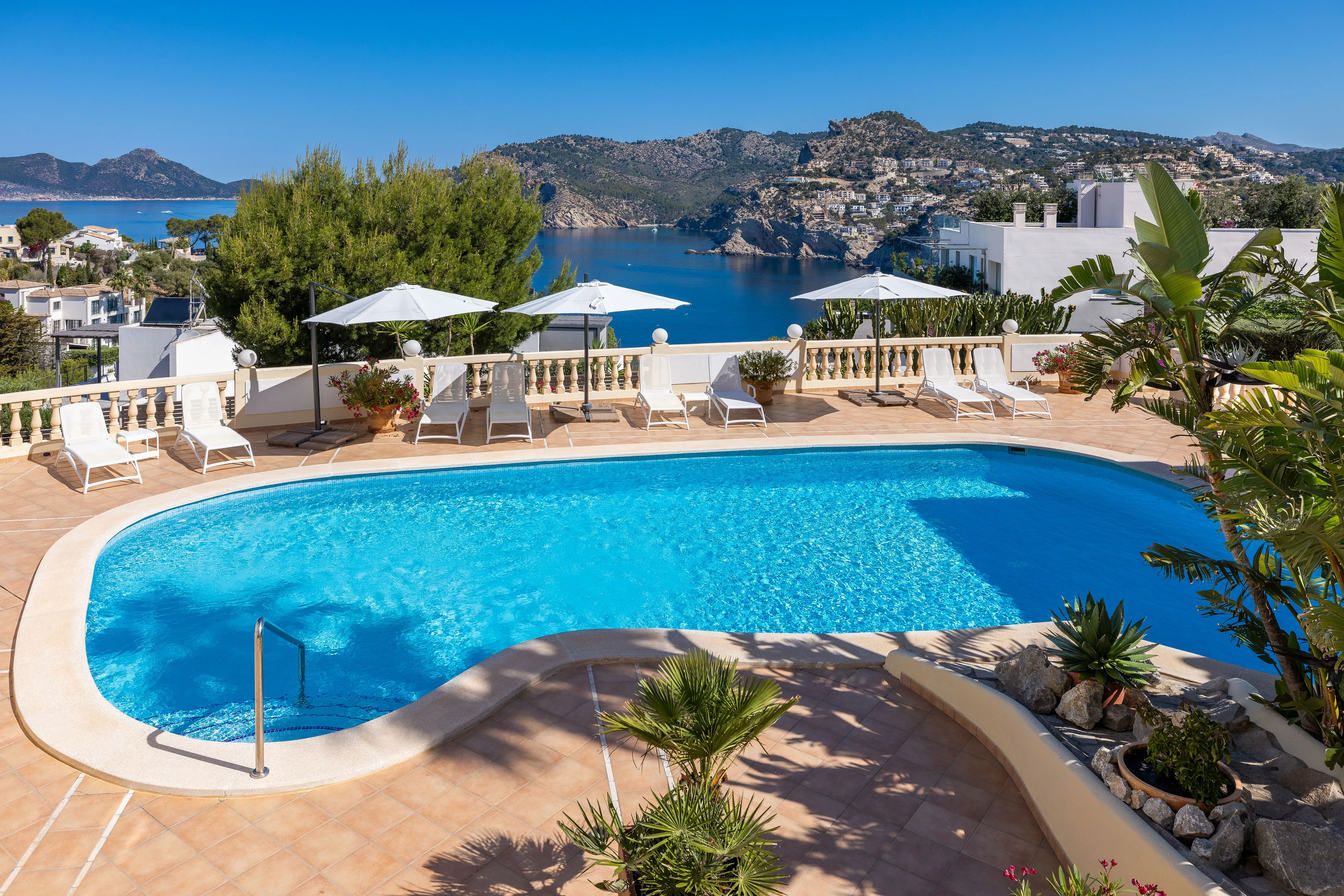 Mediterranean designer apartment with sea views and luxurious refurbishment in Port Andratx-14
