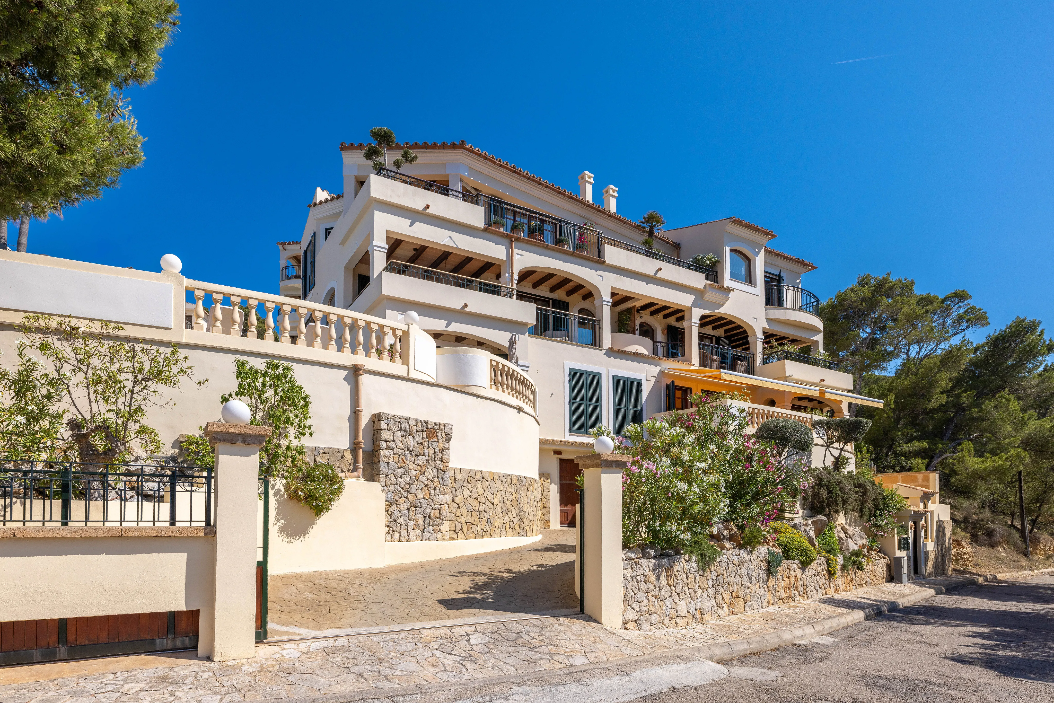 Mediterranean designer apartment with sea views and luxurious refurbishment in Port Andratx-25