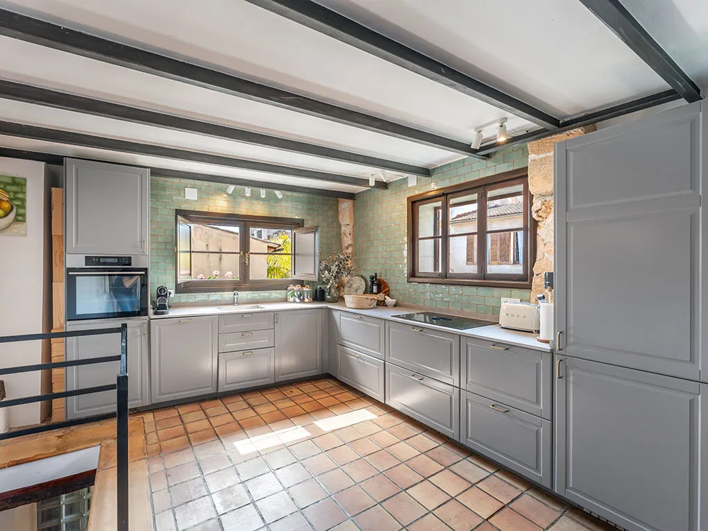 Malerisk duplex i loftstil med tagterrasse og havudsigt-6