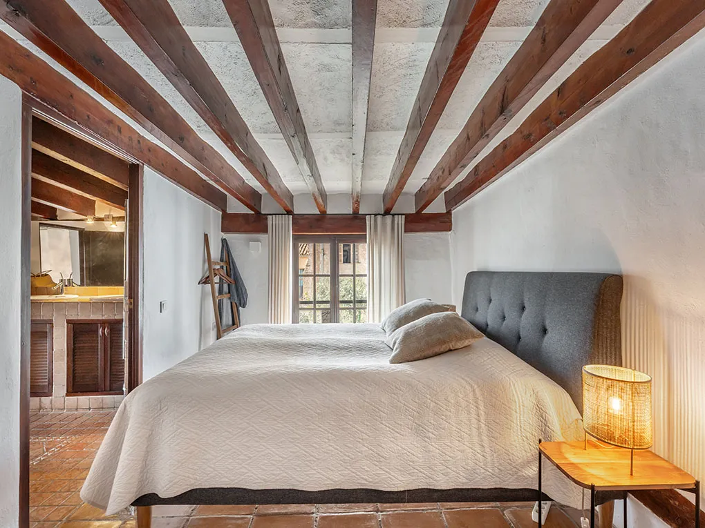 Malerisk duplex i loftstil med tagterrasse og havudsigt-11