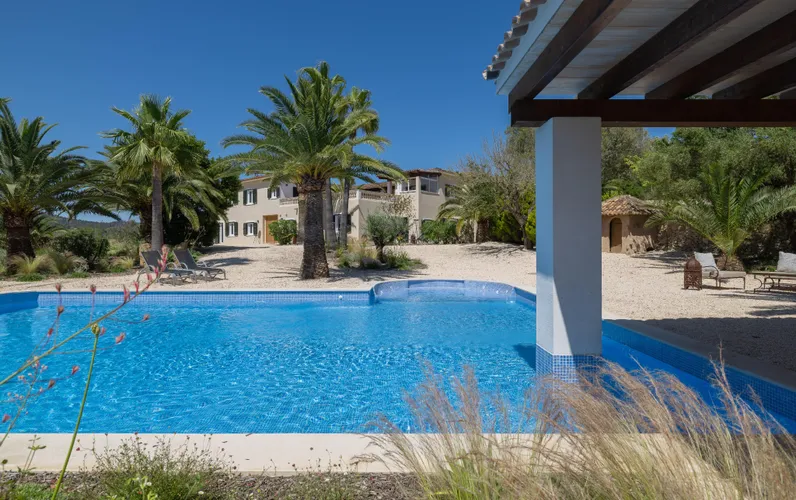 Beautifully Renovated Country House in dreamlike location