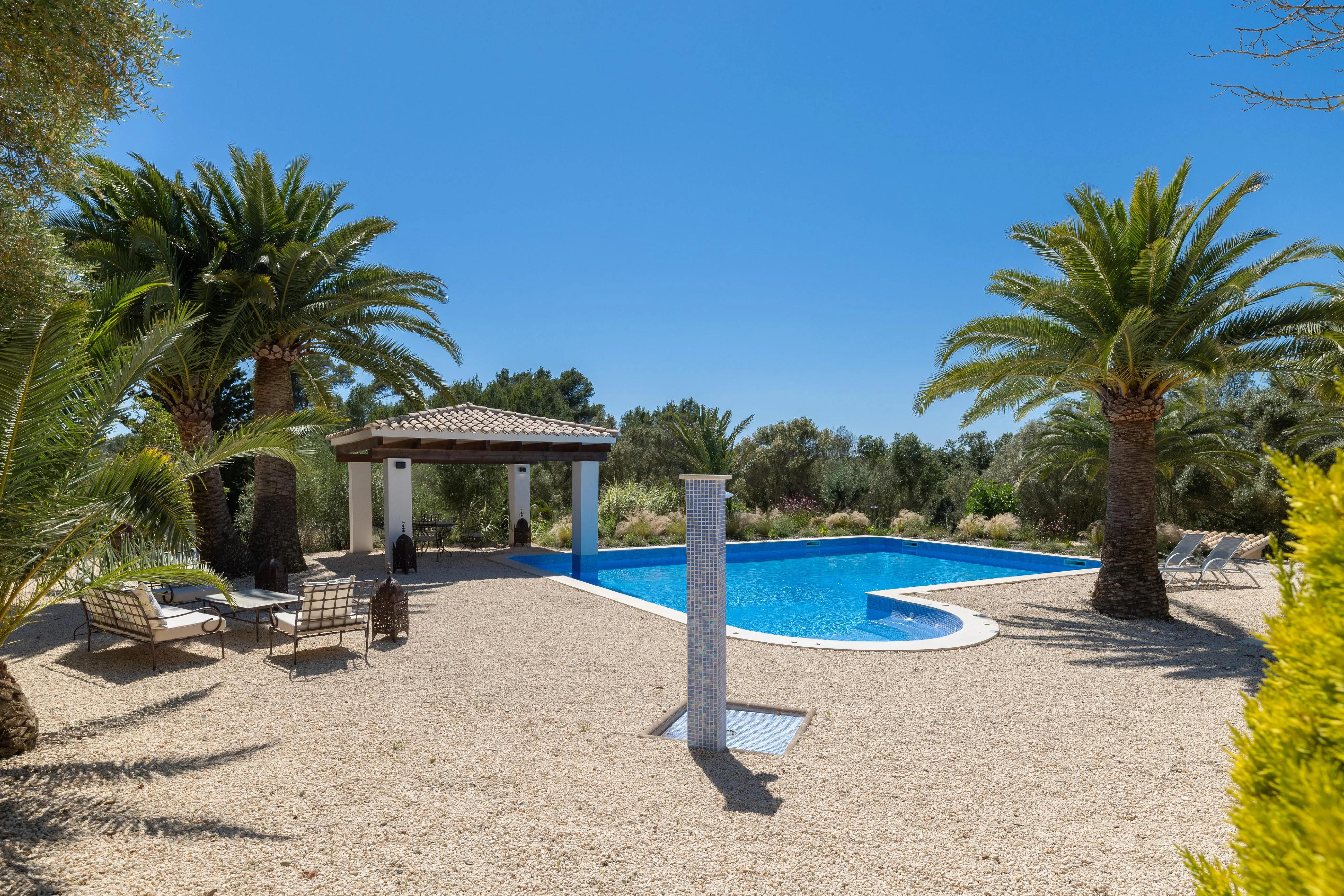 Piękny, w pełni odnowiony wiejski dom w wymarzonej lokalizacji-16