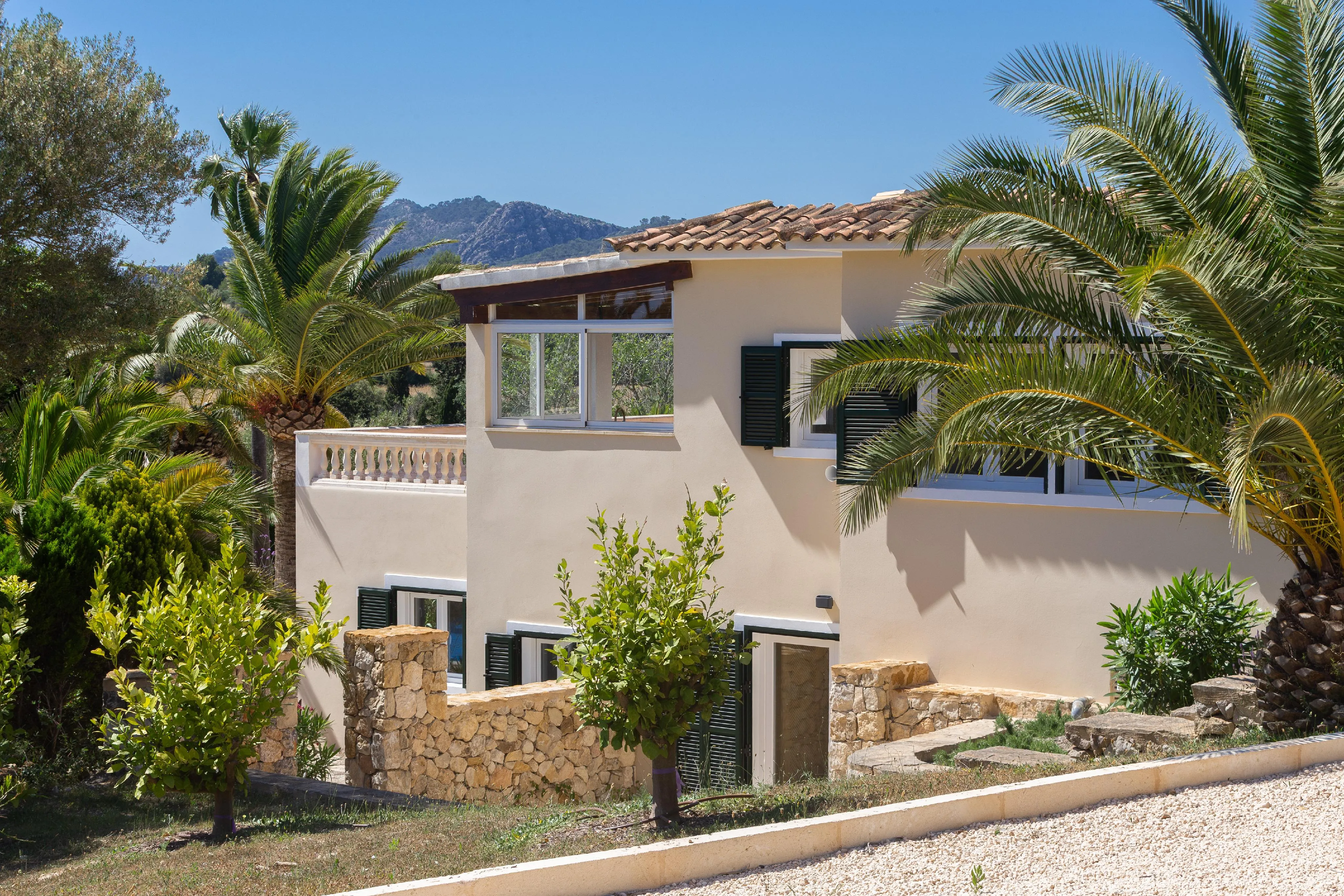 Piękny, w pełni odnowiony wiejski dom w wymarzonej lokalizacji-14