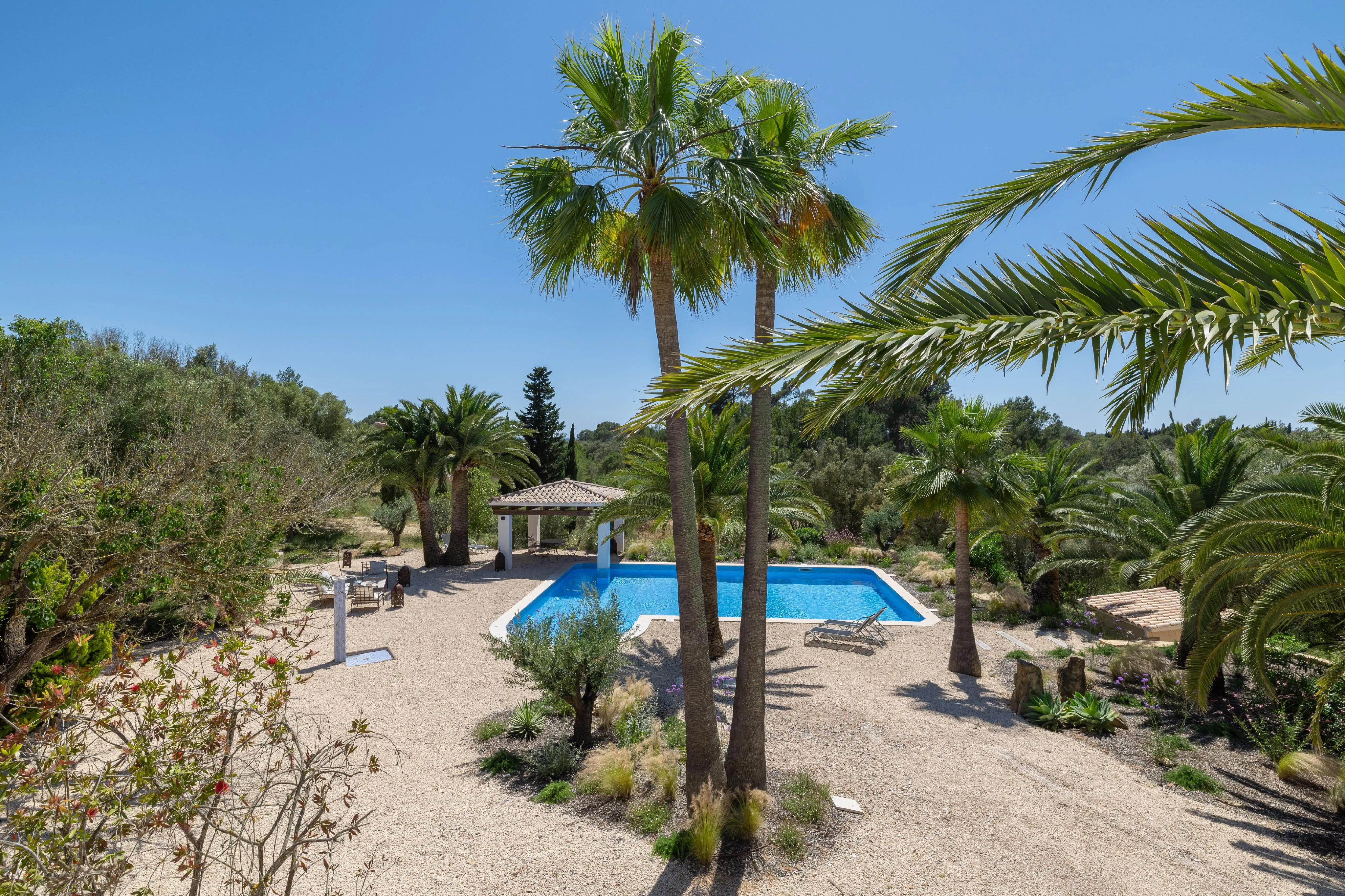 Piękny, w pełni odnowiony wiejski dom w wymarzonej lokalizacji-2