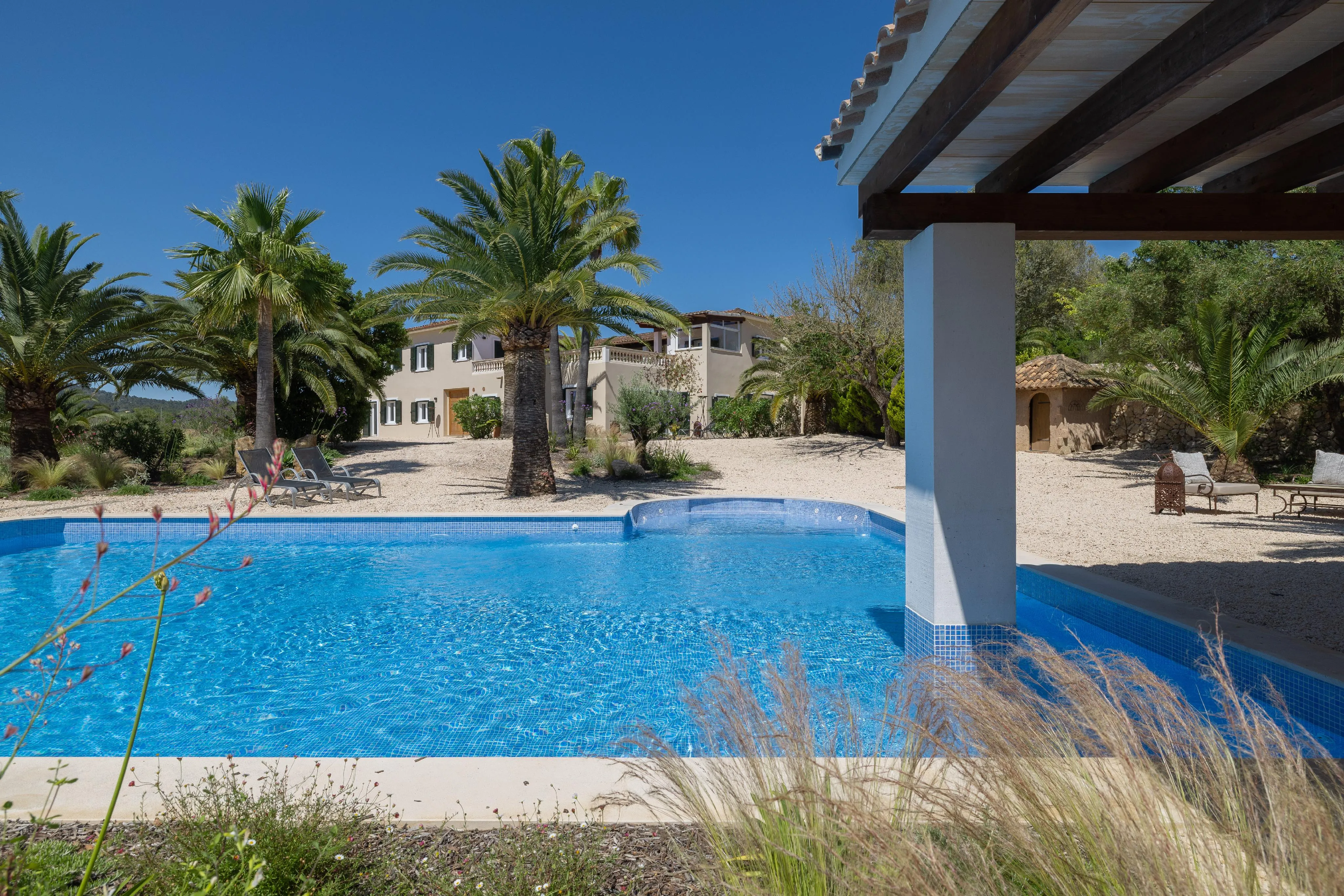 Piękny, w pełni odnowiony wiejski dom w wymarzonej lokalizacji-1