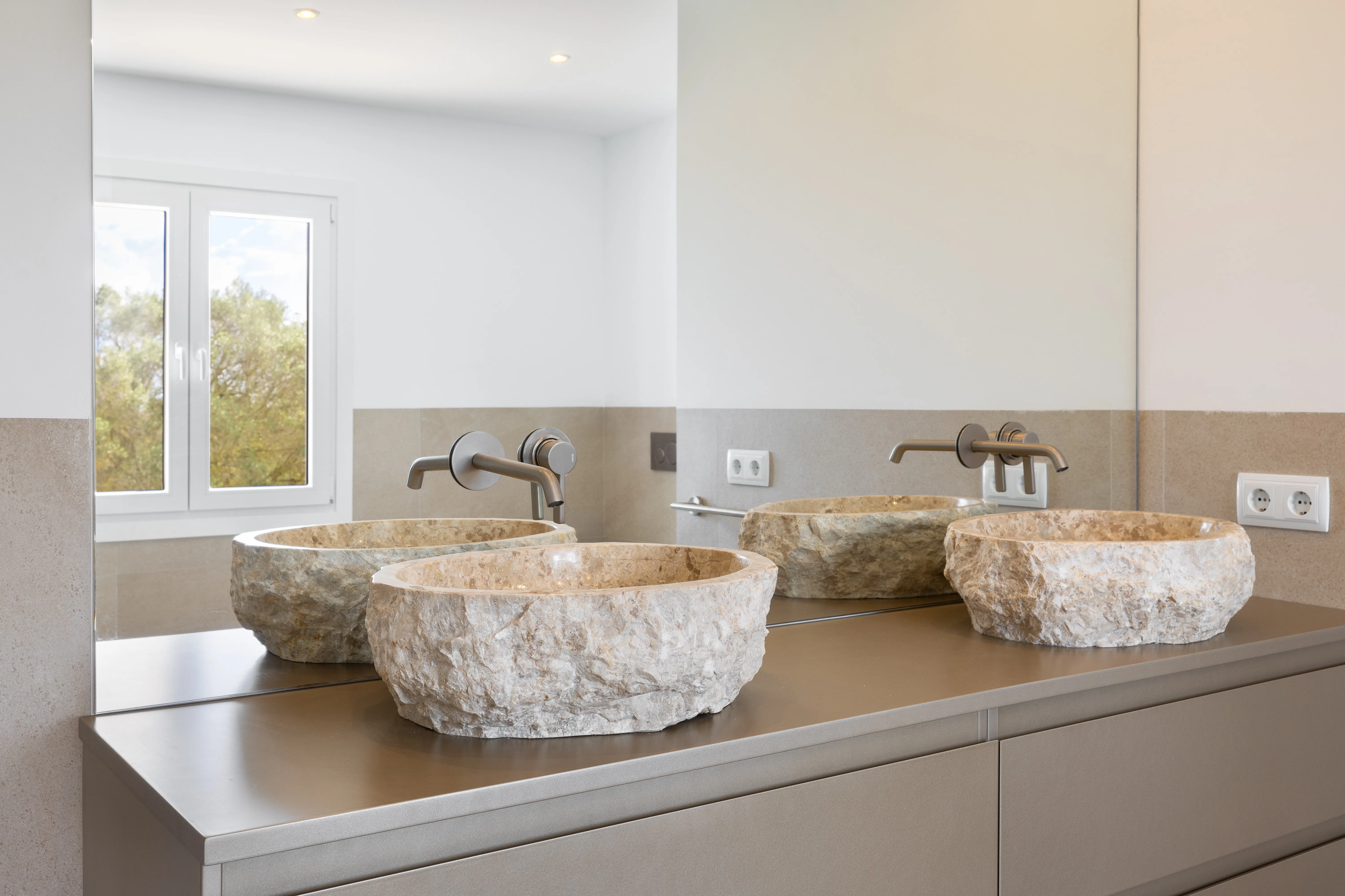 Prachtig, volledig gerenoveerd landhuis op een droomlocatie-11