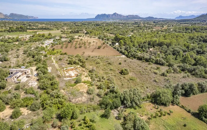 Ciekawa działka wiejska z pozwoleniem na budowę w Pollensa