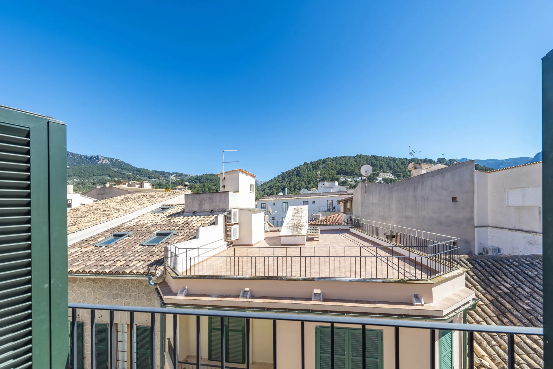 Exclusive new apartment in prime location in Port Sóller-11