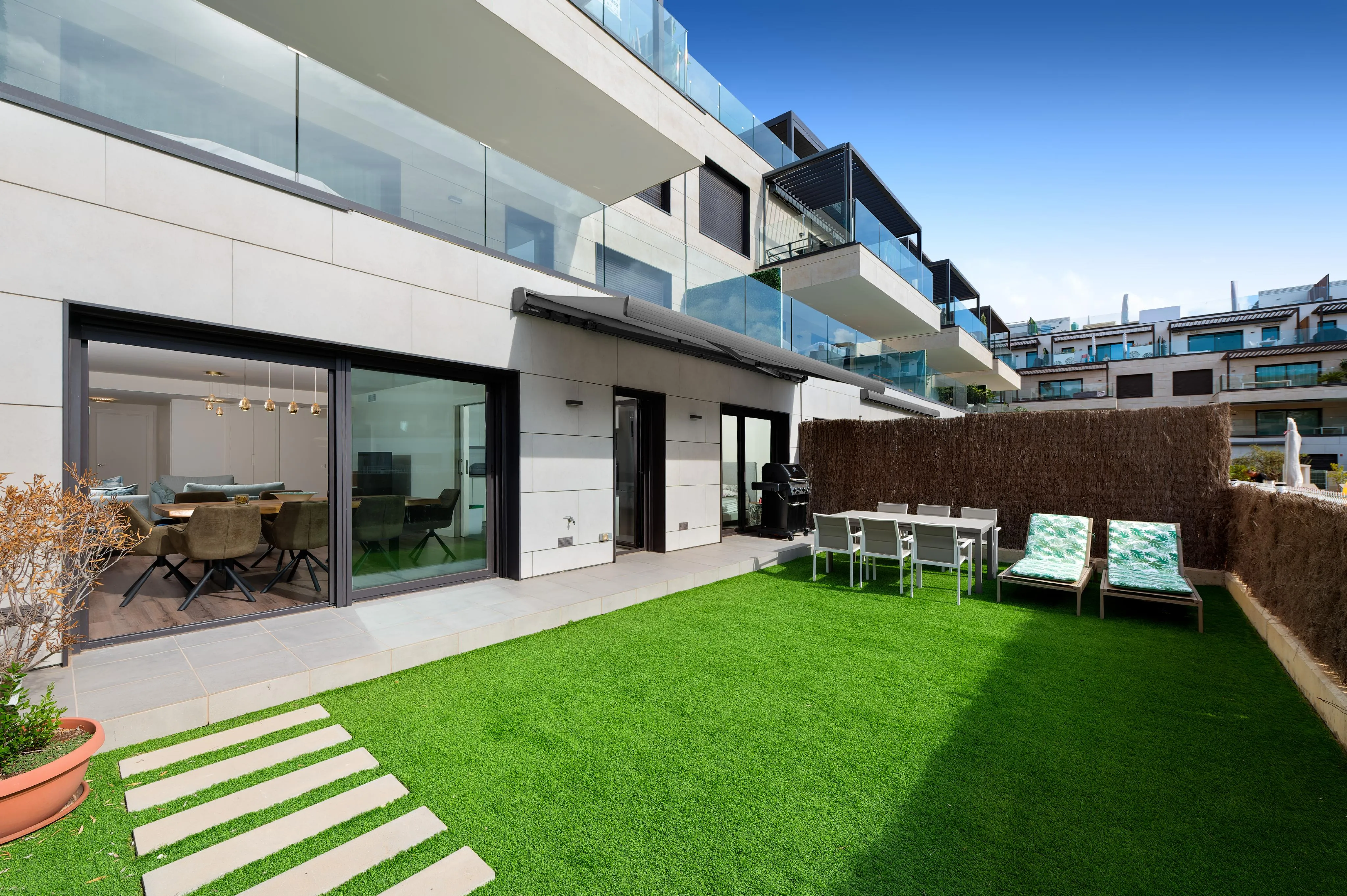 Luminoso apartamento de 3 dormitorios con jardín a pocos minutos de la playa-2