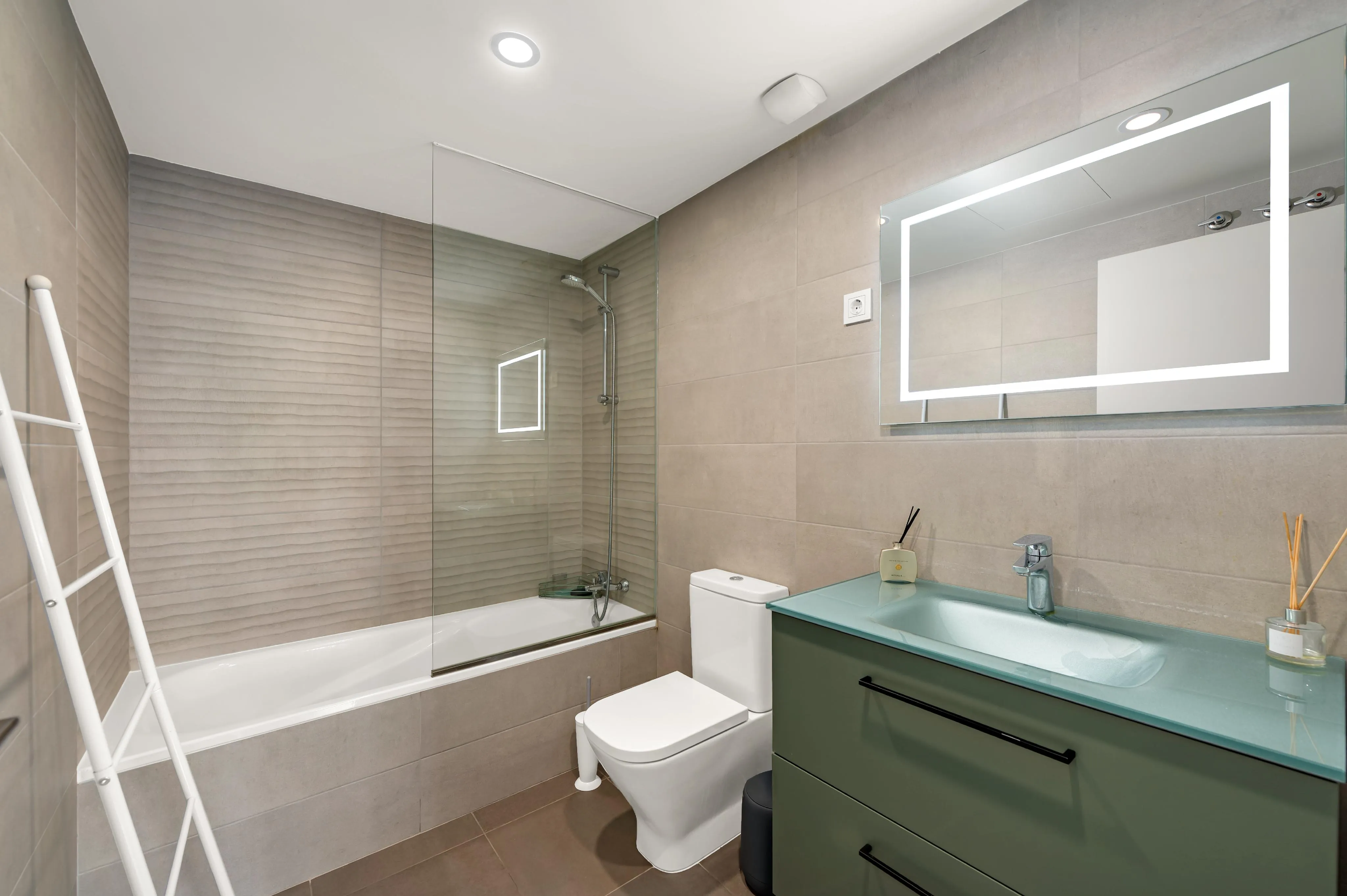 Solrig lejlighed med 3 soveværelser og have, kun få minutter fra stranden-11