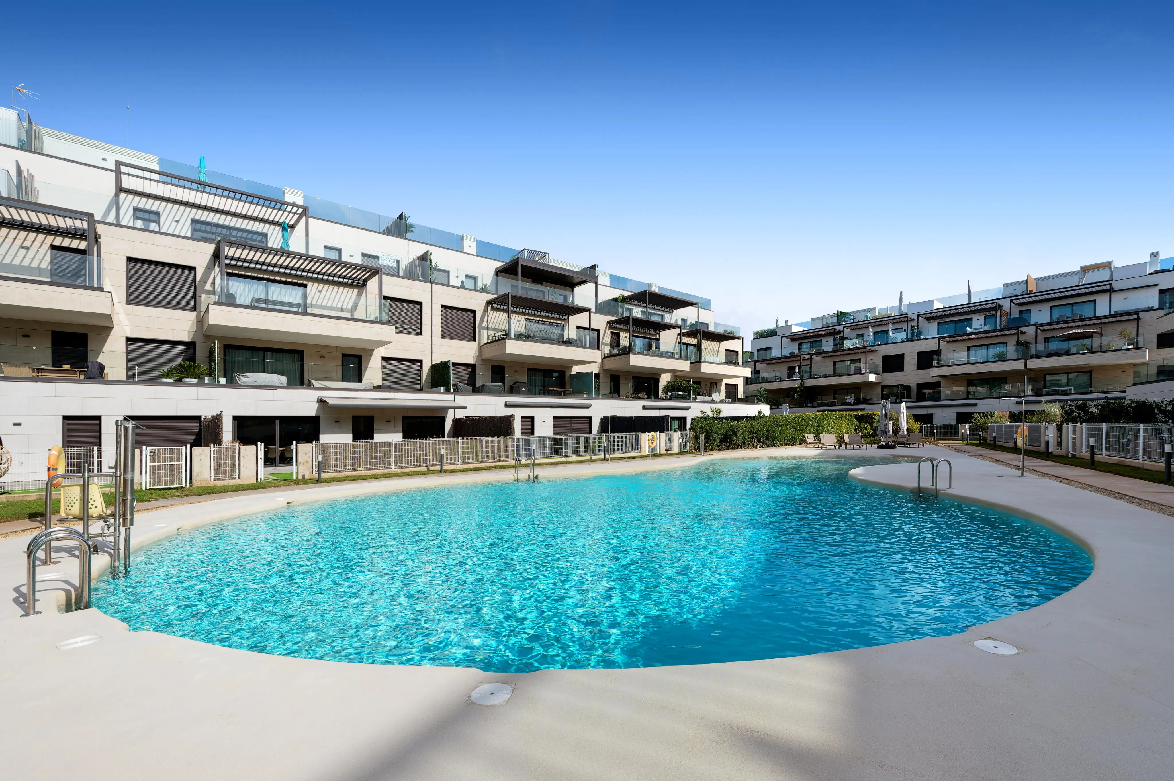 Solrig lejlighed med 3 soveværelser og have, kun få minutter fra stranden-4