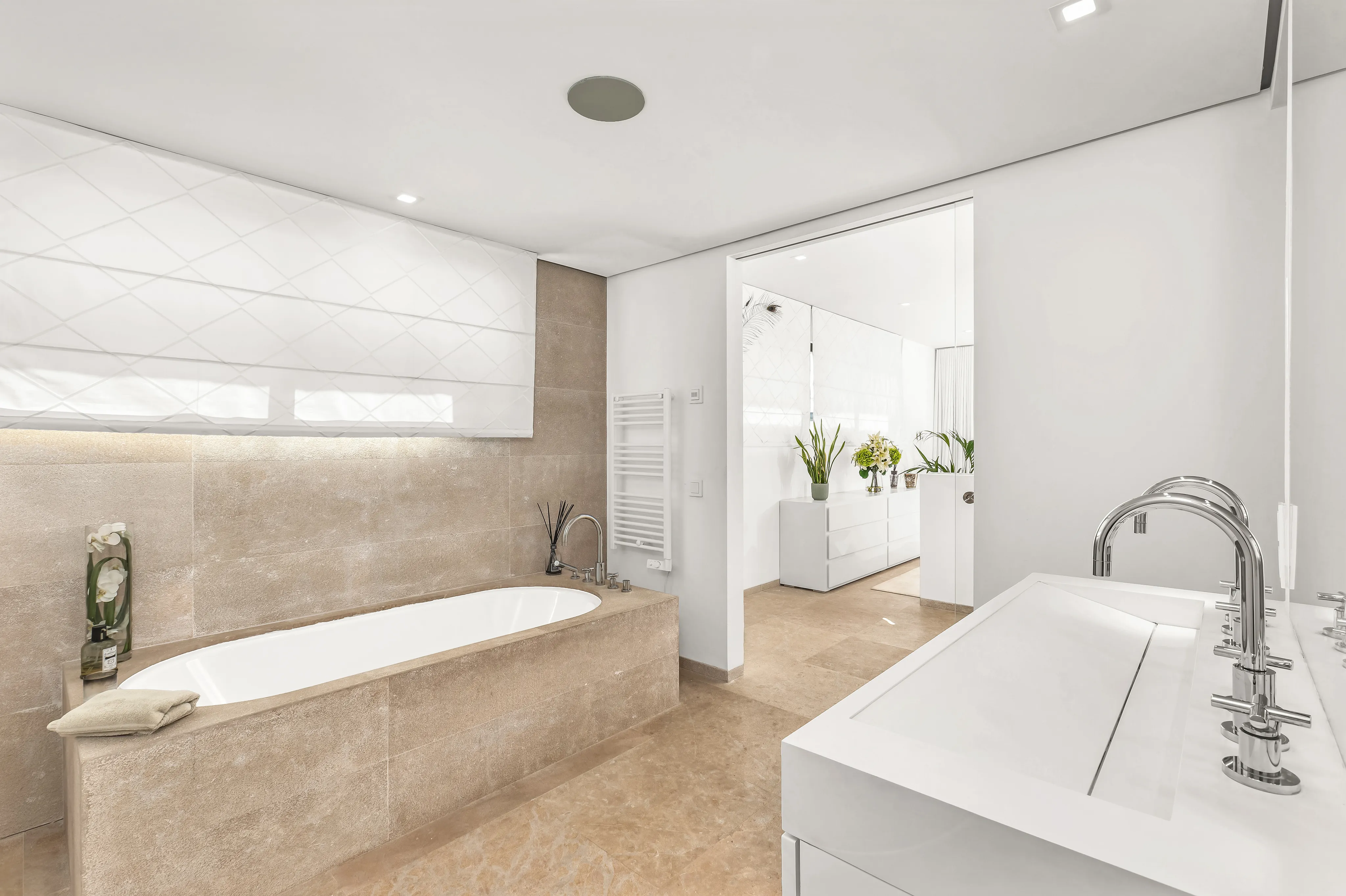 Apartament de luxe amb jardí i piscina privada, amb vista al mar-9