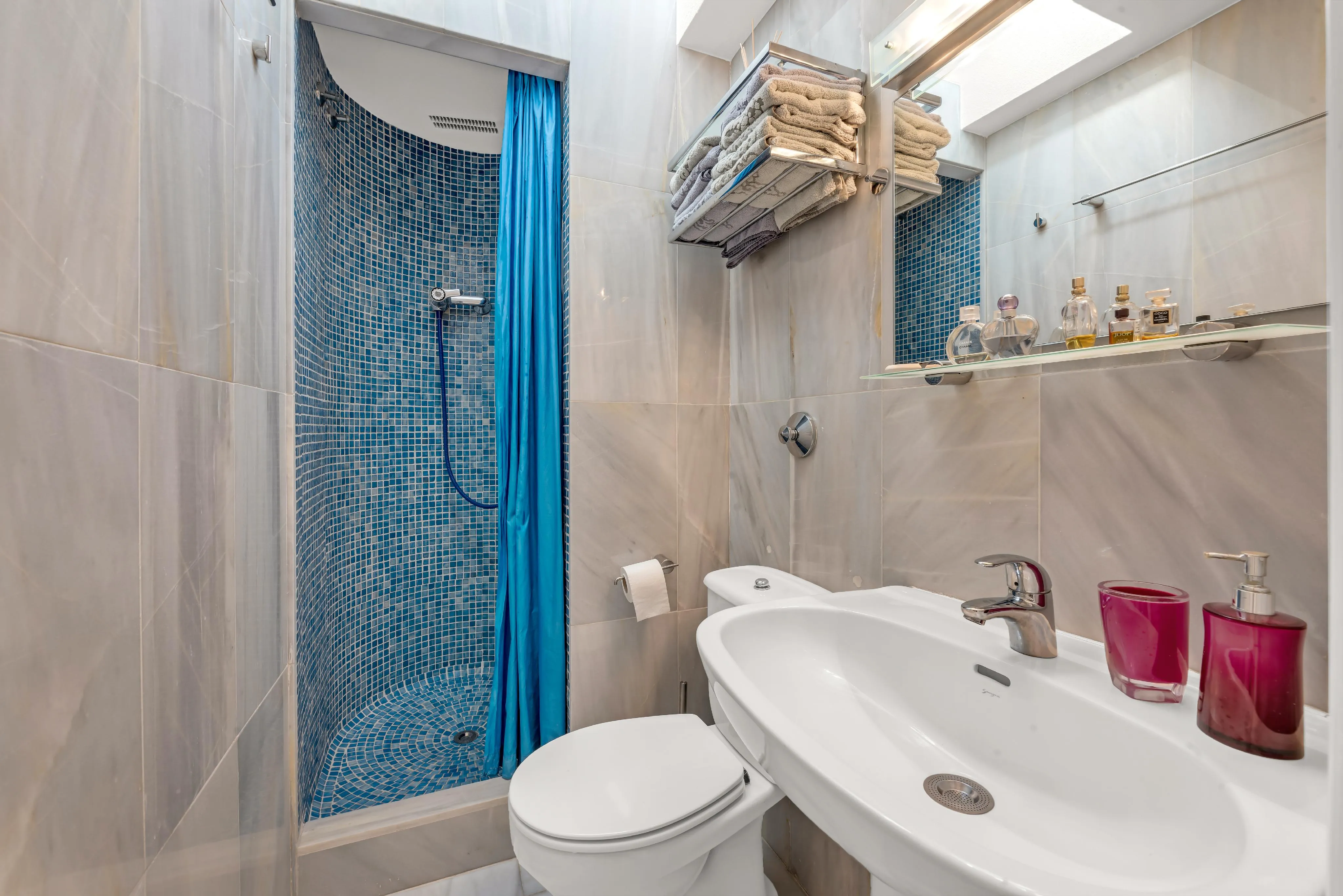 Apartament assolellat amb vista al mar i terrassa privada en el terrat-16