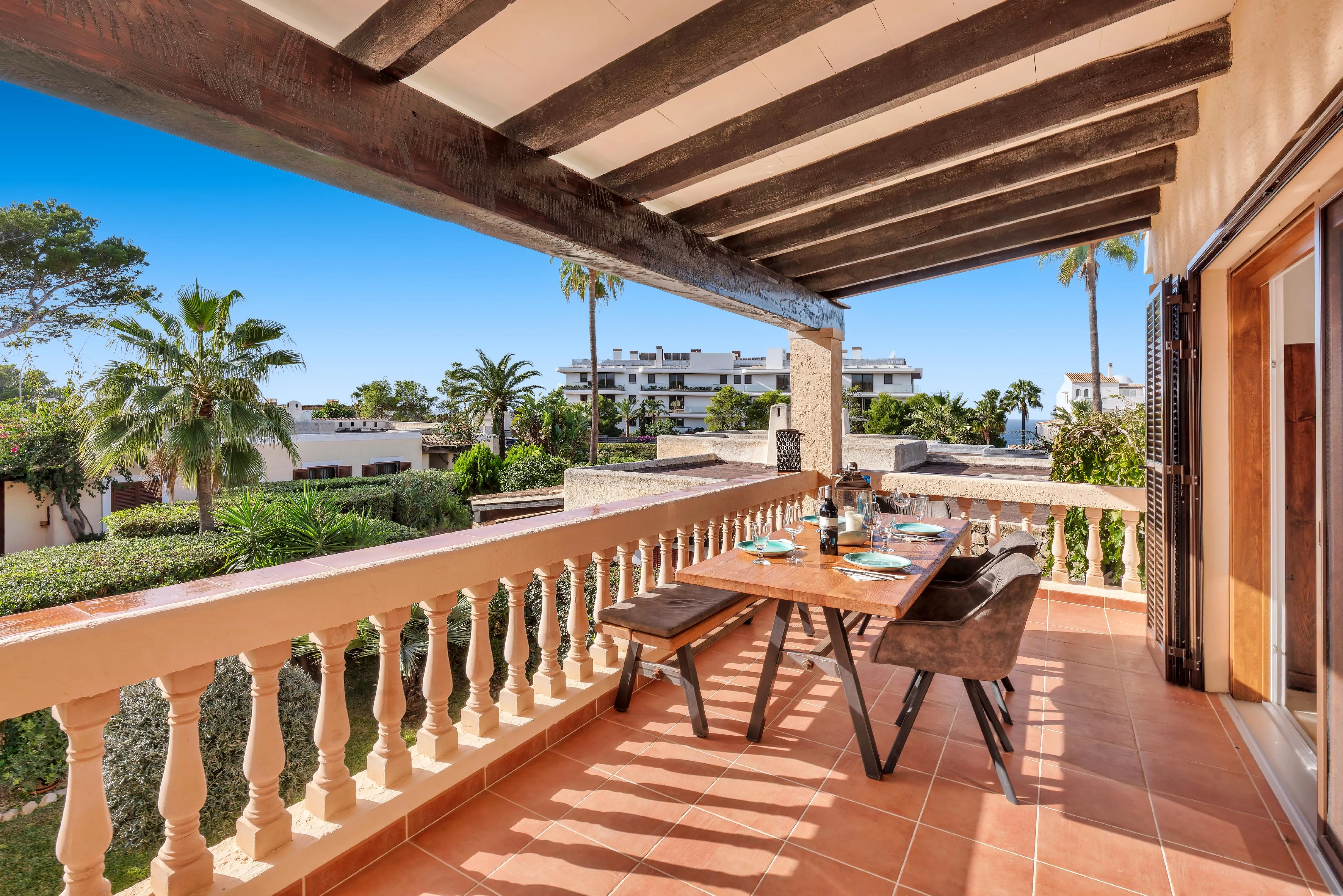 Ático soleado con vistas al mar y terraza privada en la azotea-2