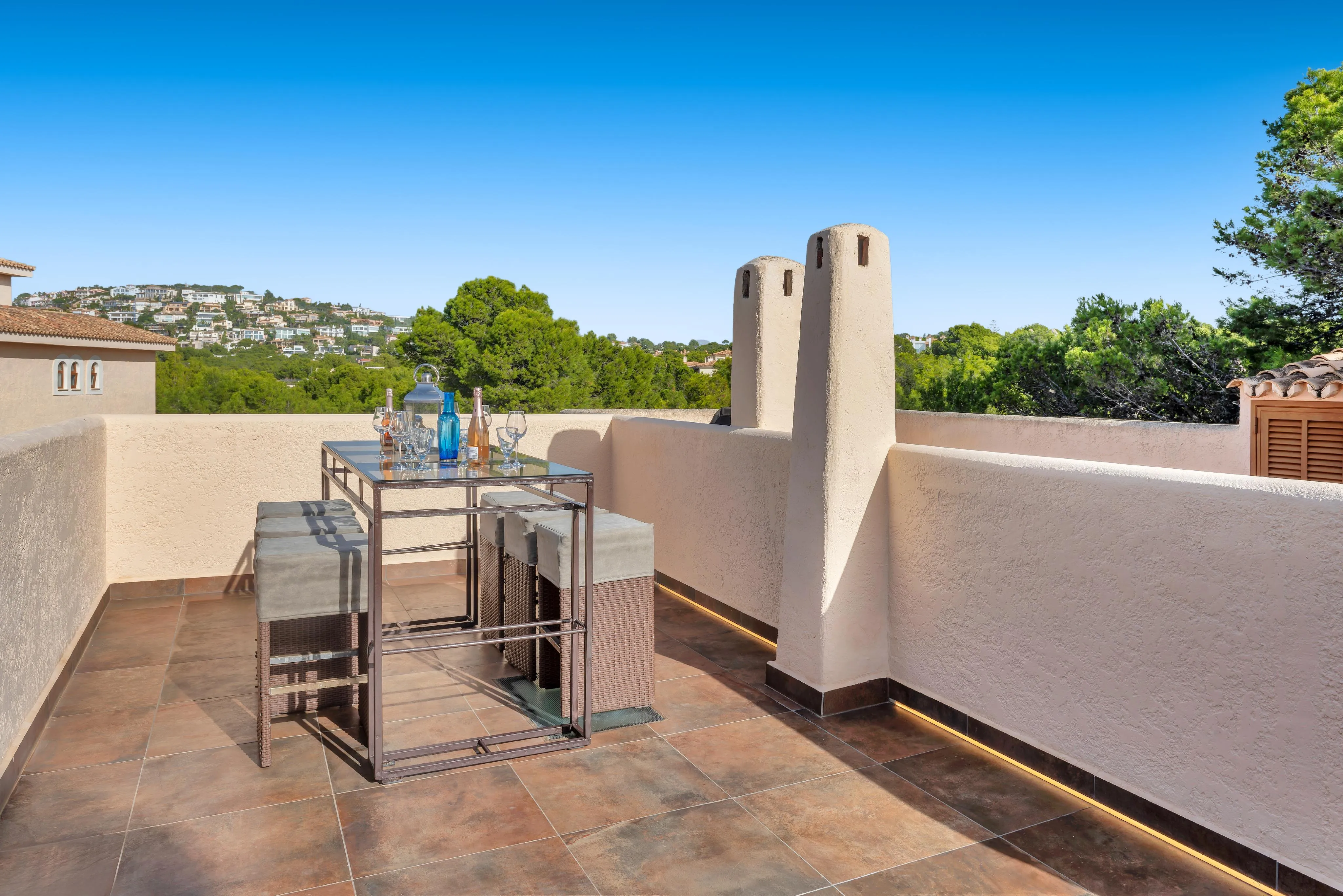 Apartament assolellat amb vista al mar i terrassa privada en el terrat-17