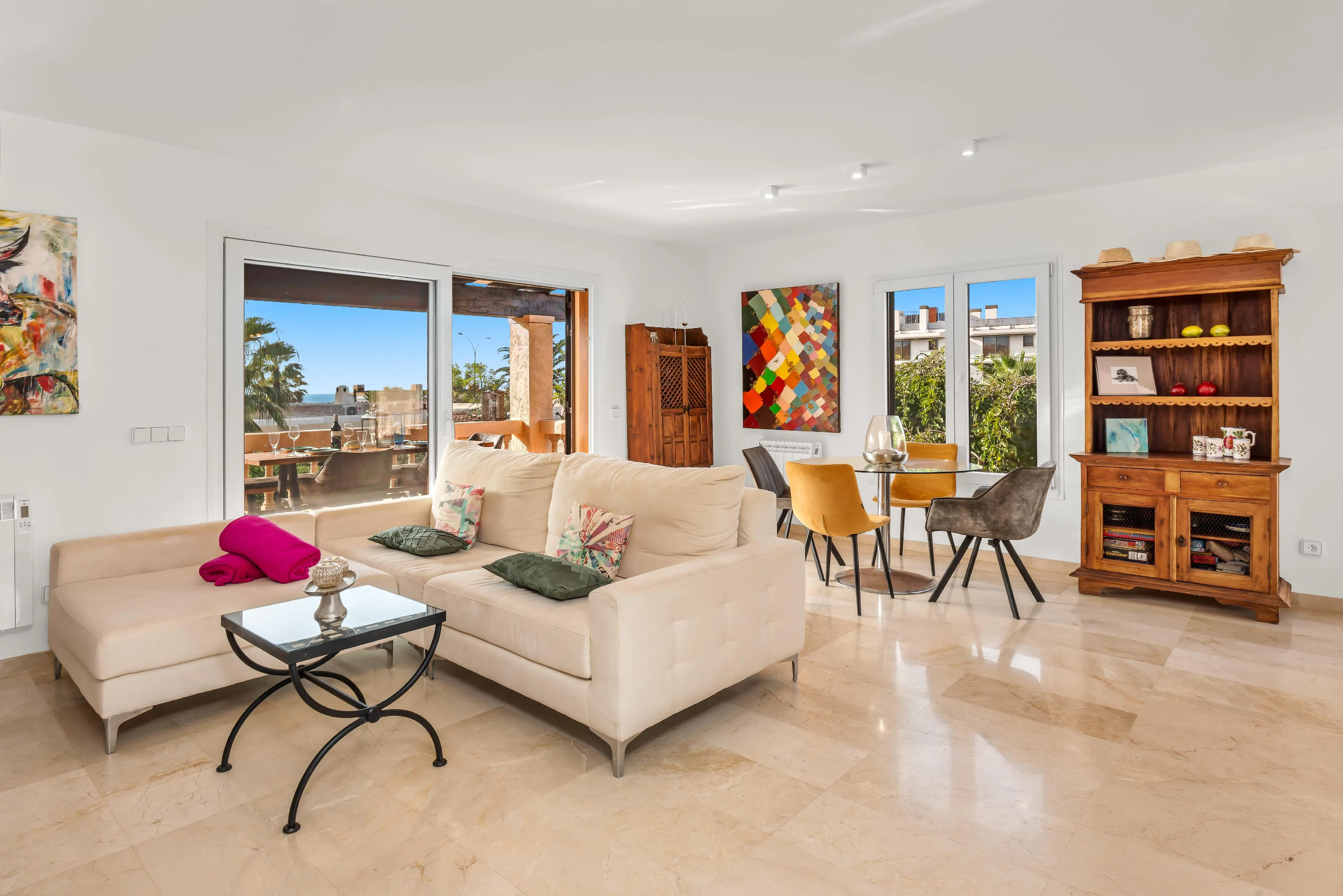 Sunny apartment with sea views and a private roof terrace-4