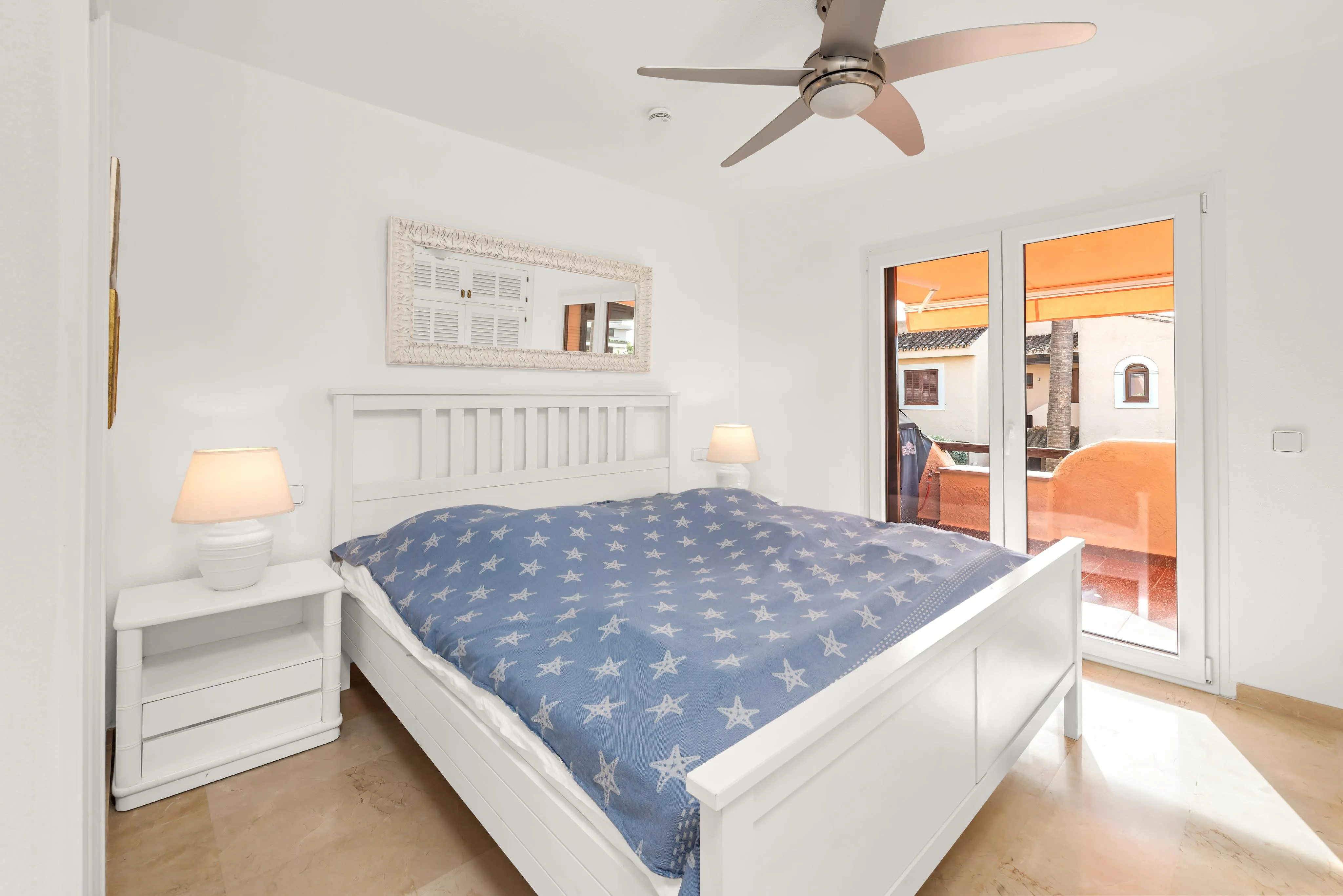 Apartament assolellat amb vista al mar i terrassa privada en el terrat-13