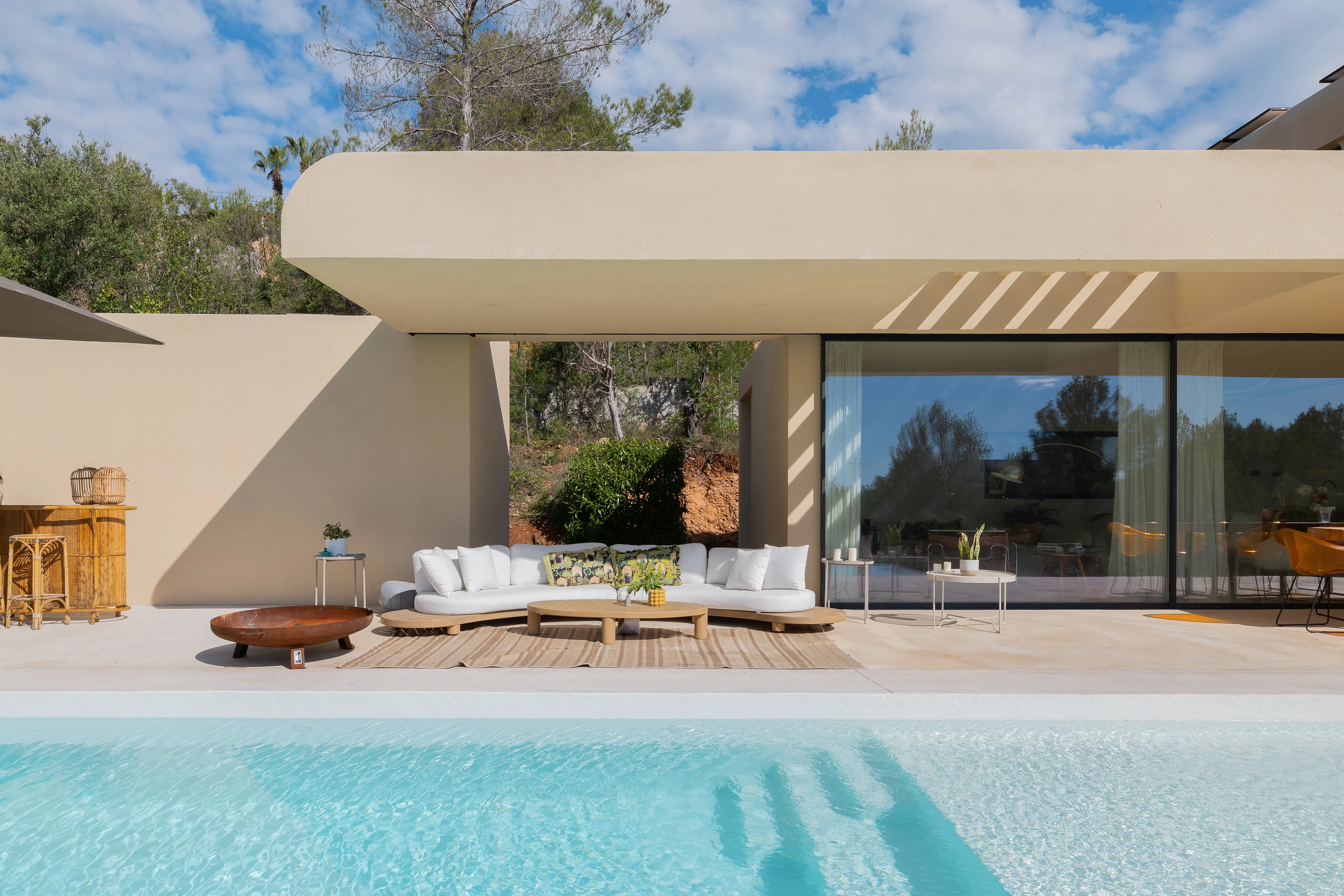 Retro-moderne villa met uitzicht in Sa Coma-4