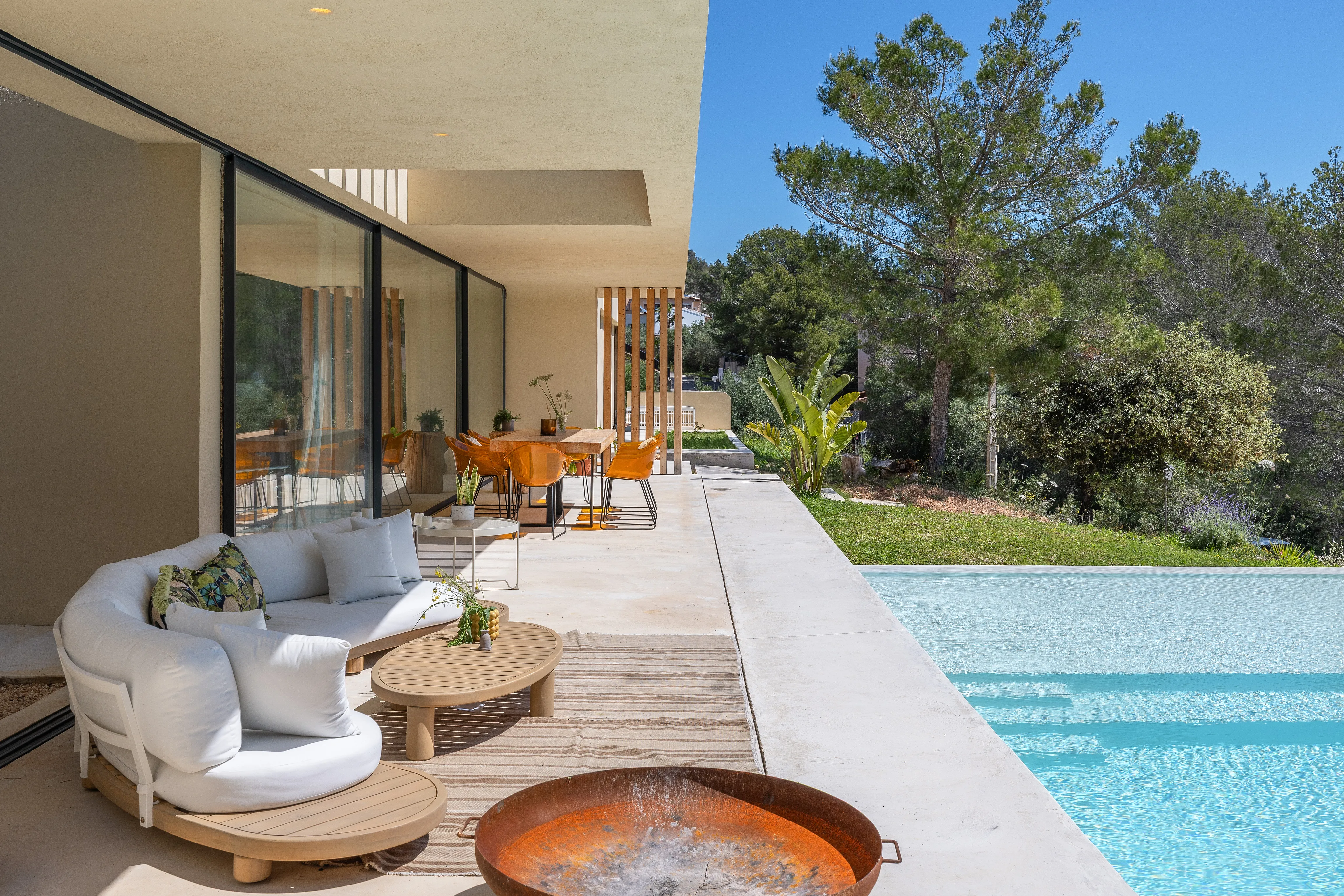 Retro-moderne villa met uitzicht in Sa Coma-3