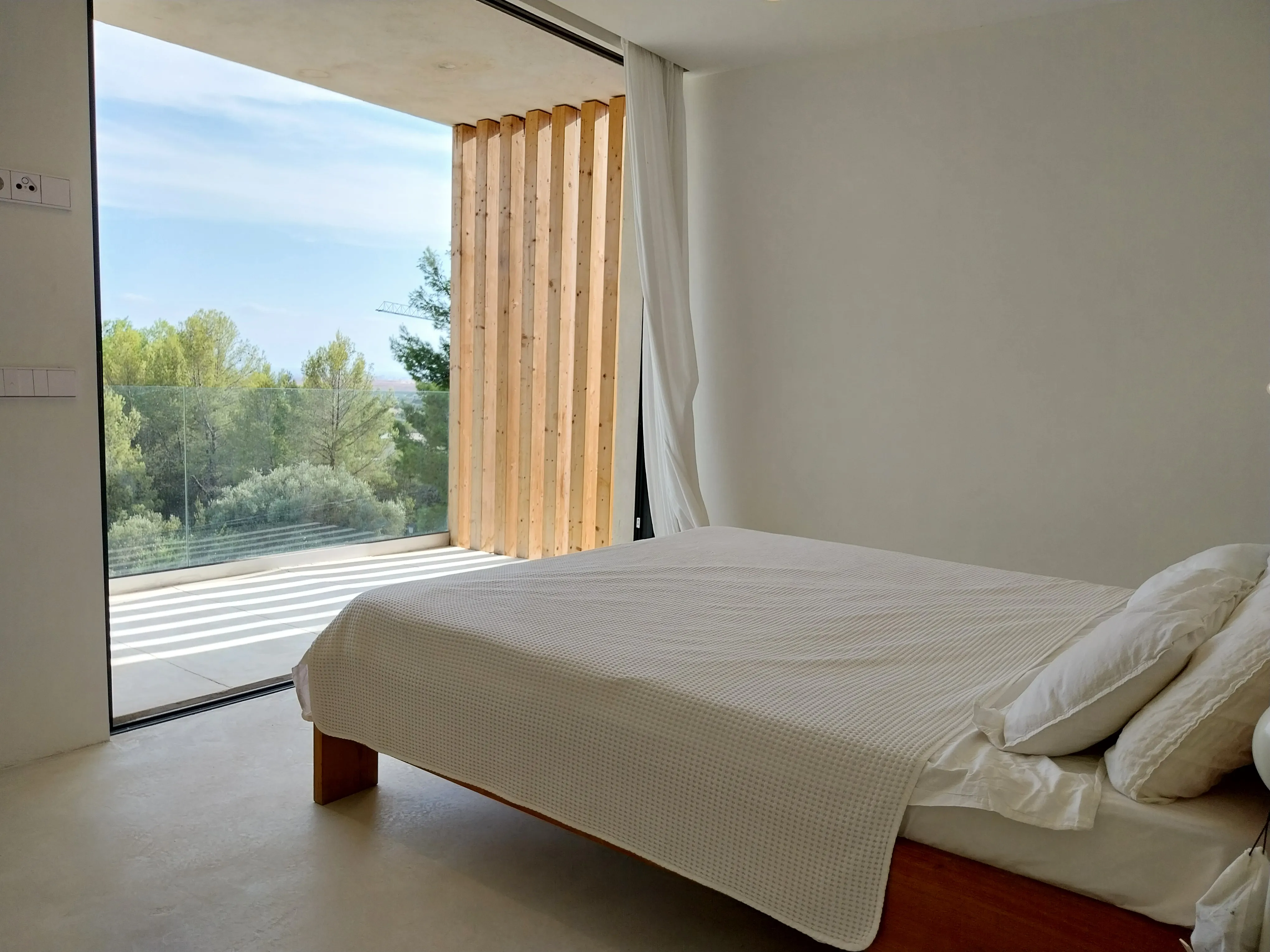 Retro-moderne villa met uitzicht in Sa Coma-11