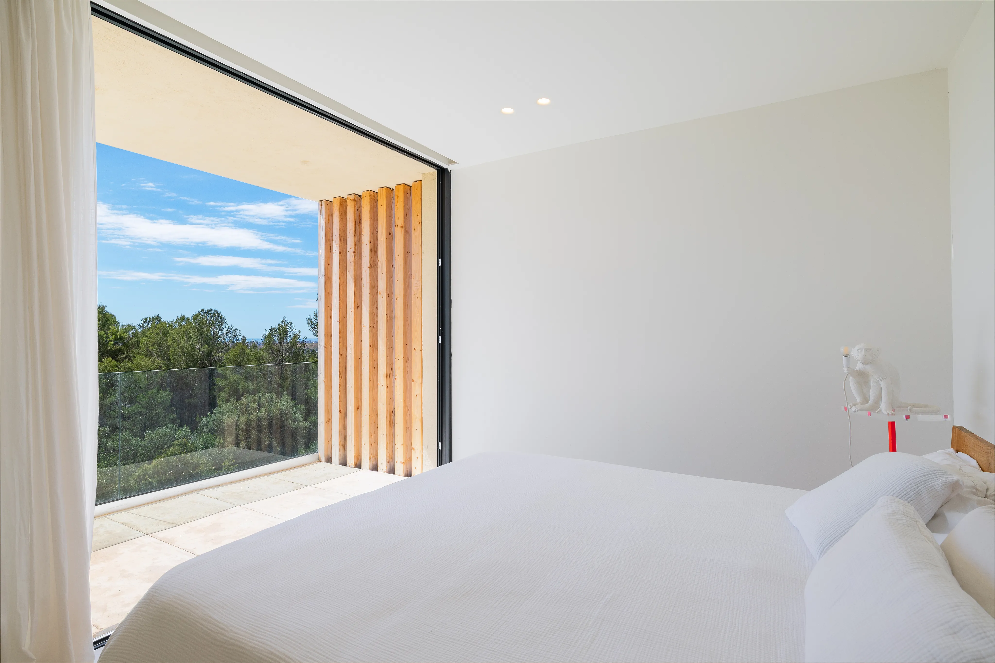 Retro-moderne villa met uitzicht in Sa Coma-18