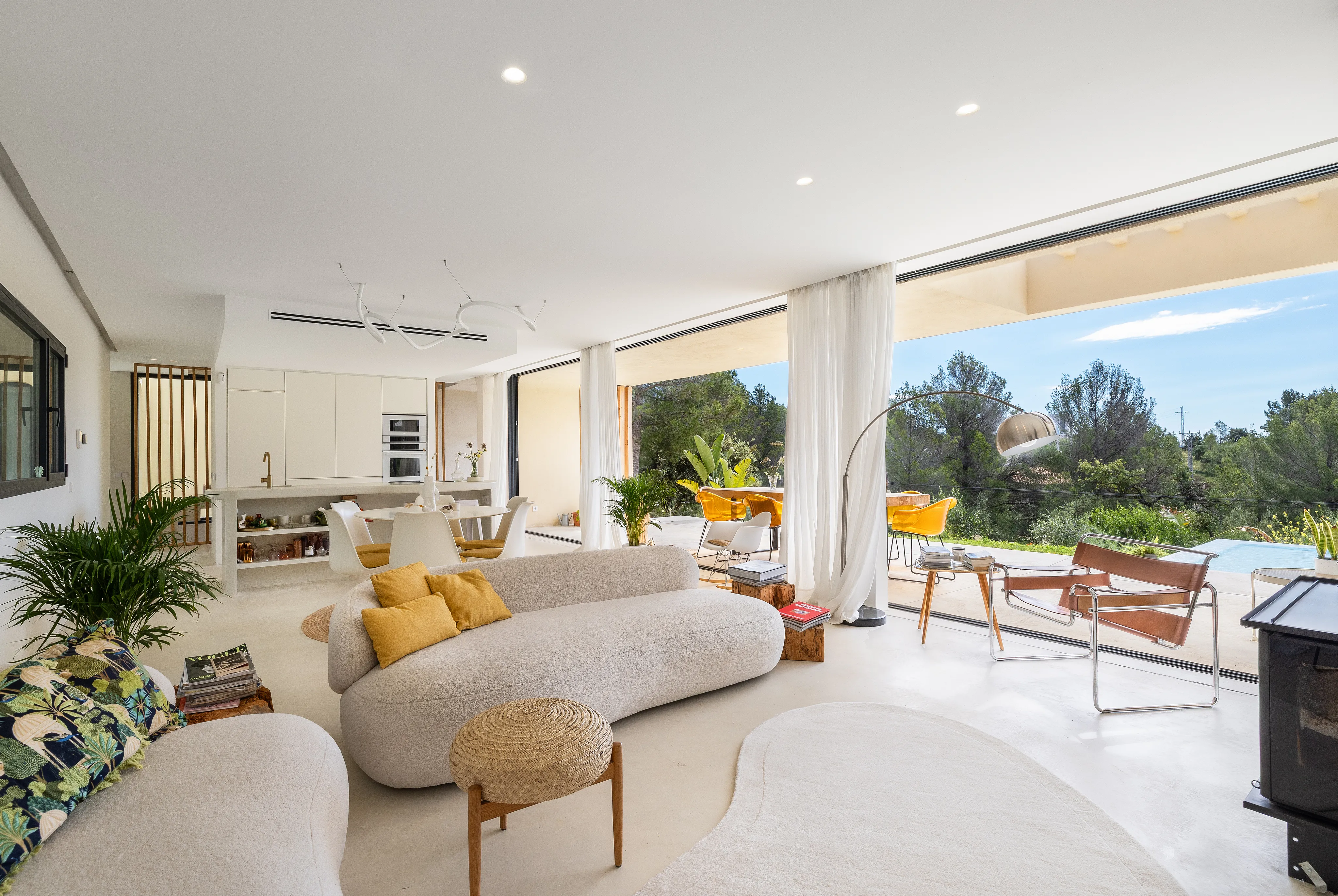 Retro-moderne villa met uitzicht in Sa Coma-7