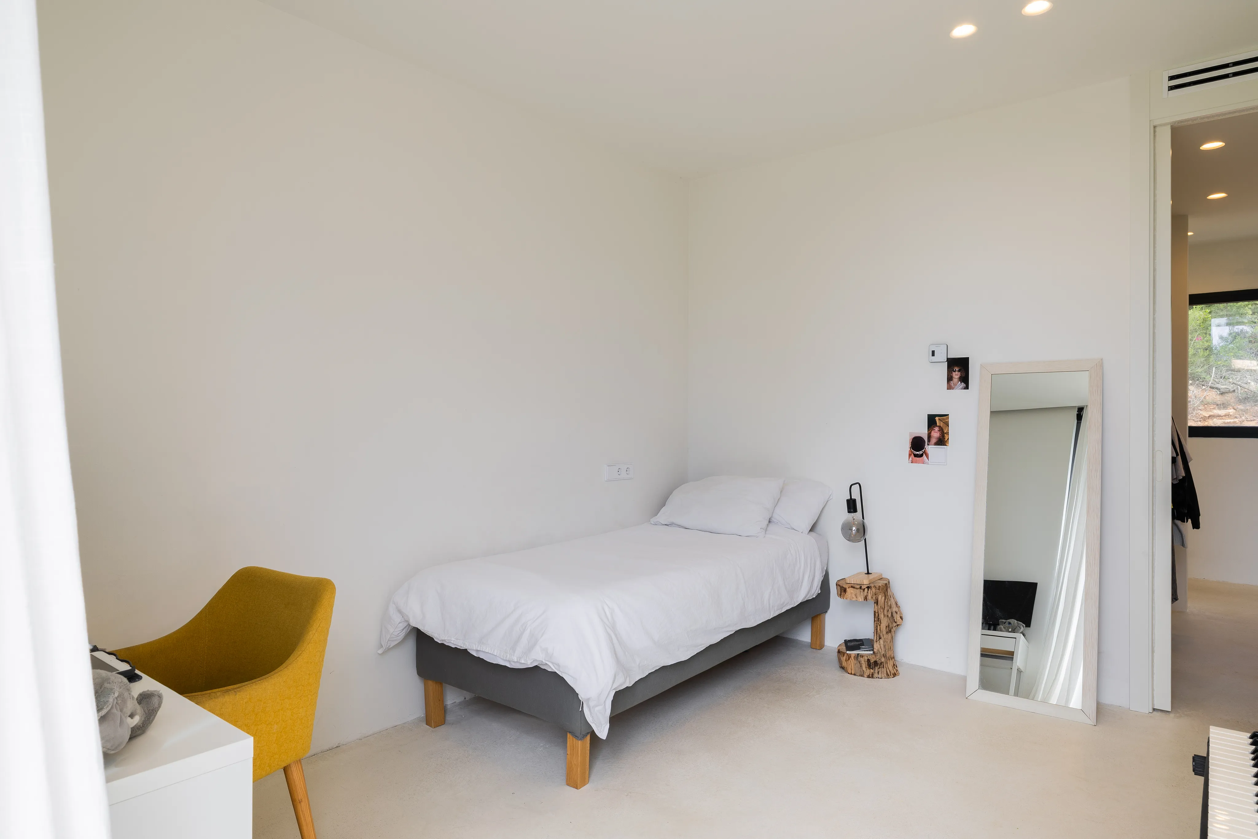 Retro-moderne villa met uitzicht in Sa Coma-14