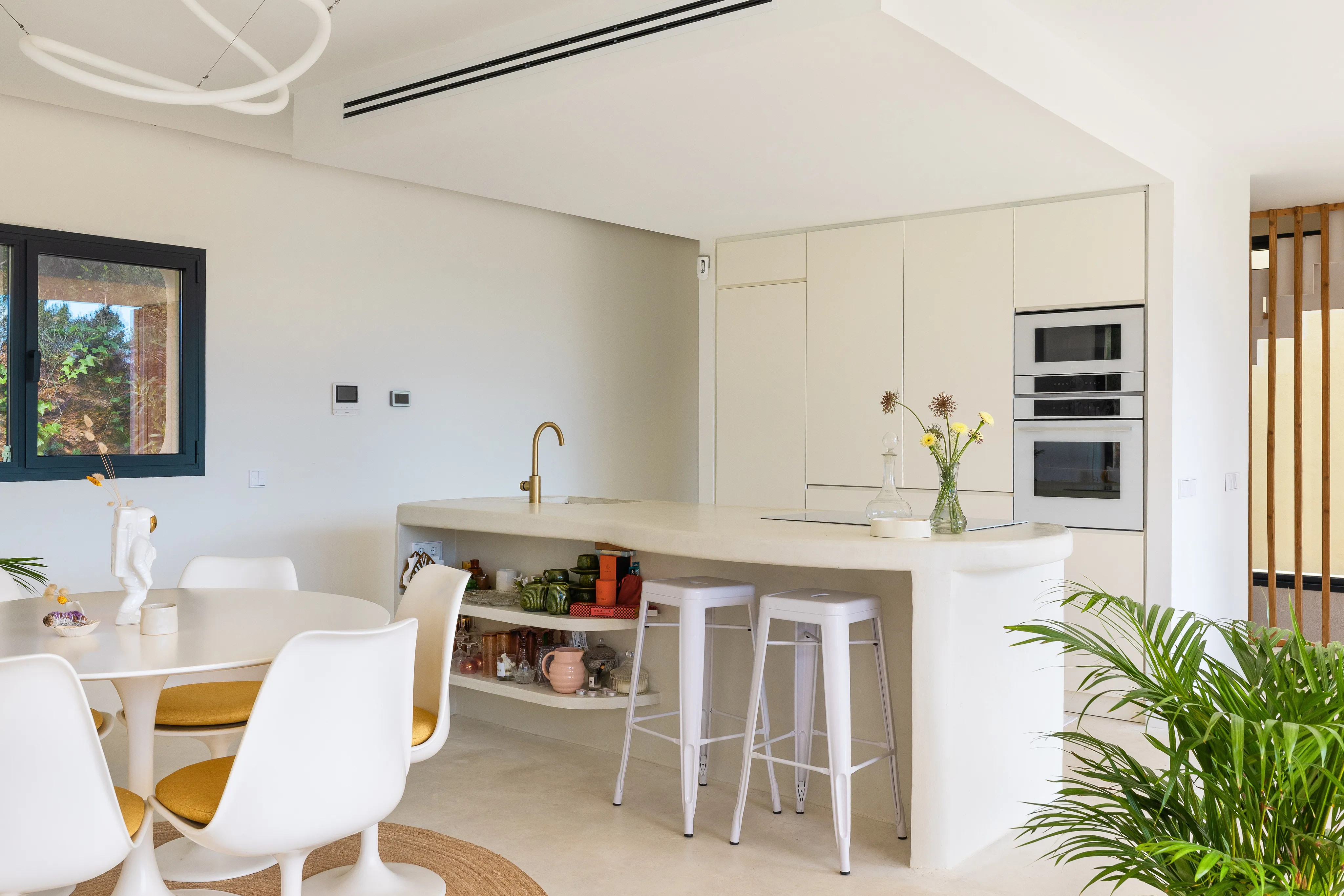 Retro-moderne villa met uitzicht in Sa Coma-10