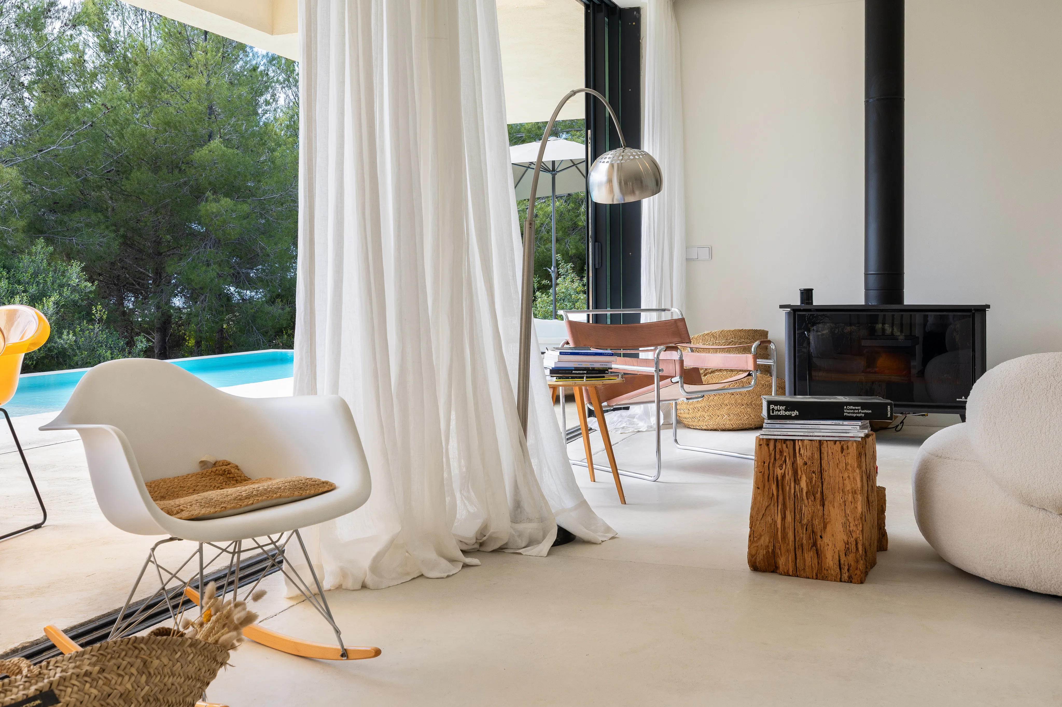 Retro-moderne villa met uitzicht in Sa Coma-11