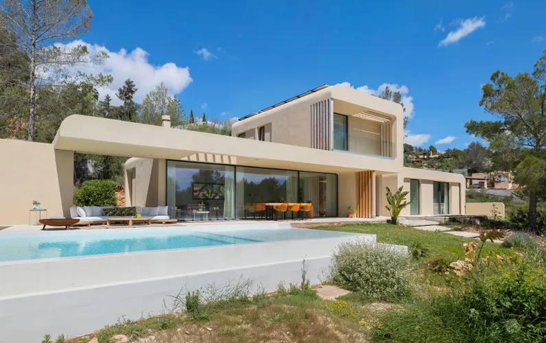 Retro-moderne villa med udsigt i Sa Coma