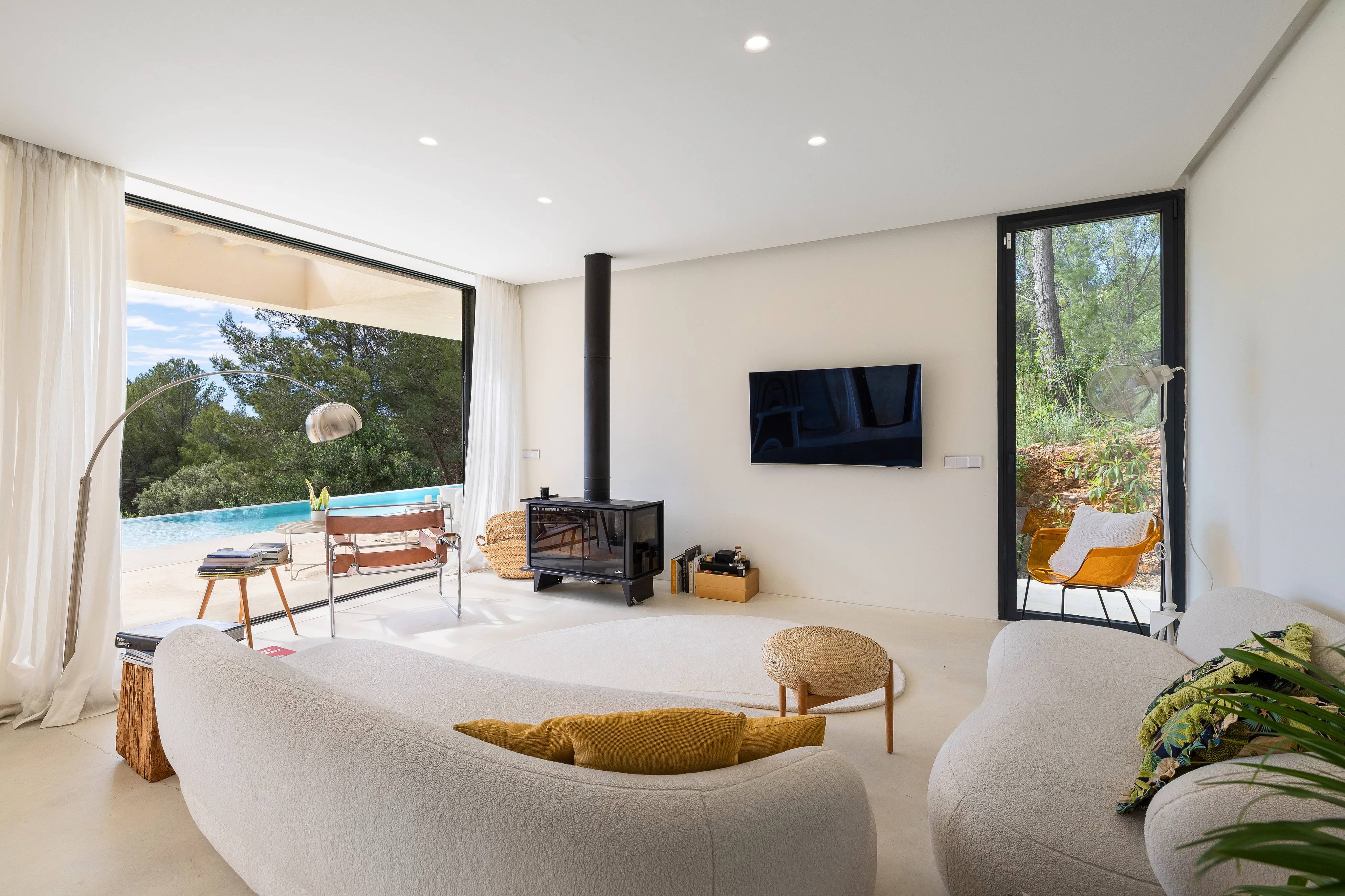 Retro-moderne villa met uitzicht in Sa Coma-9