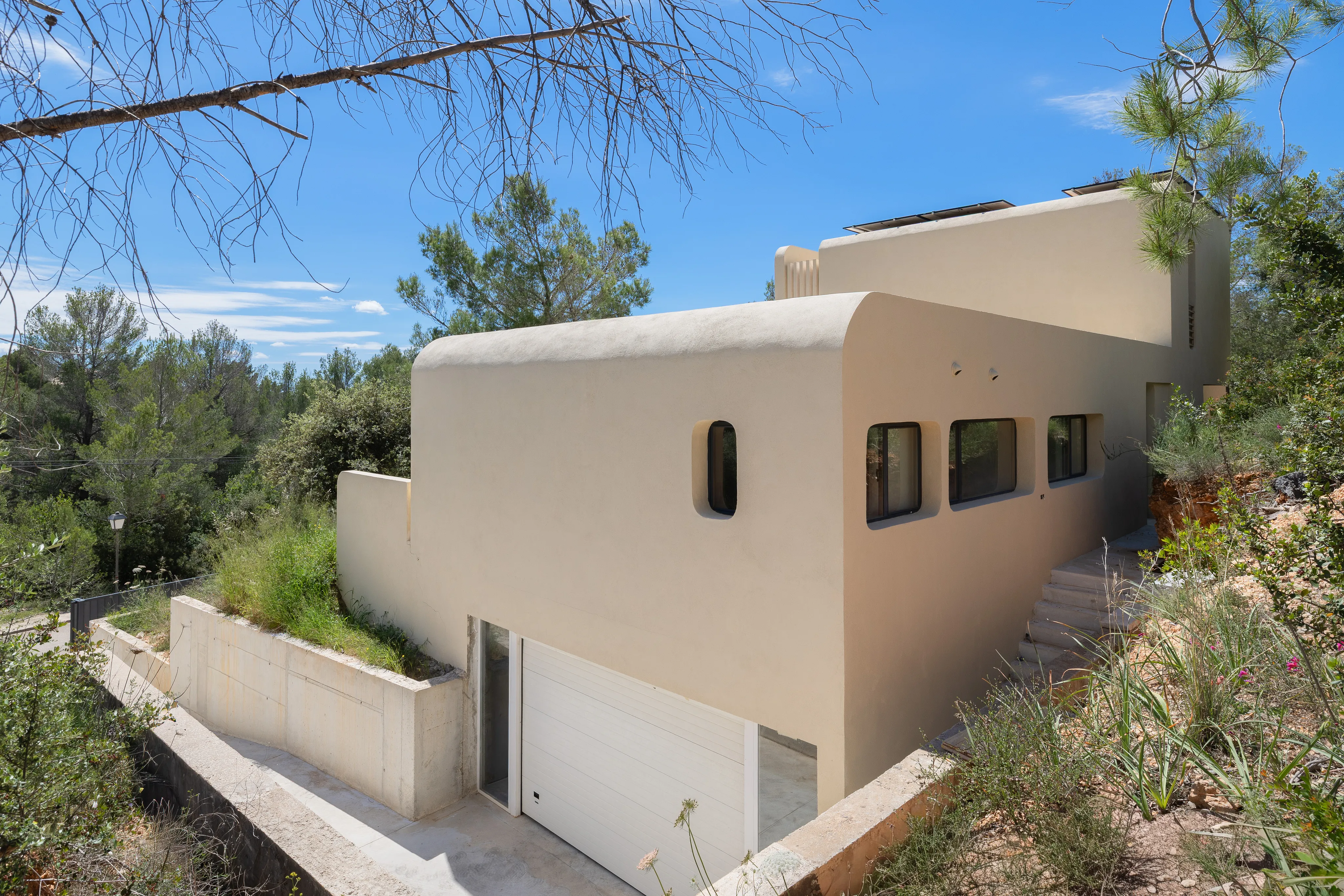 Retro-moderne villa met uitzicht in Sa Coma-25