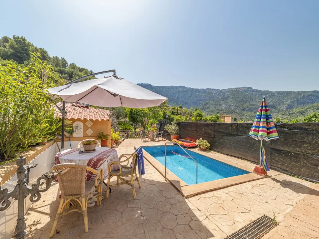 Traditional mallorquin house with stunning views towards historic Sóller.-1