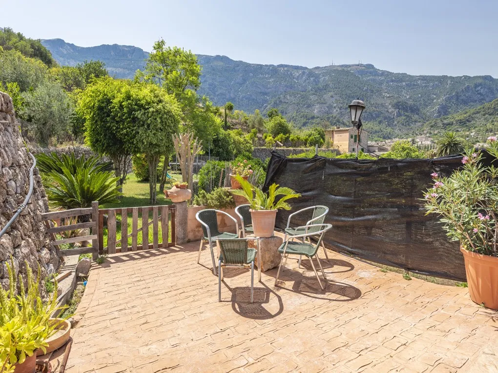 Traditional mallorquin house with stunning views towards historic Sóller.-3