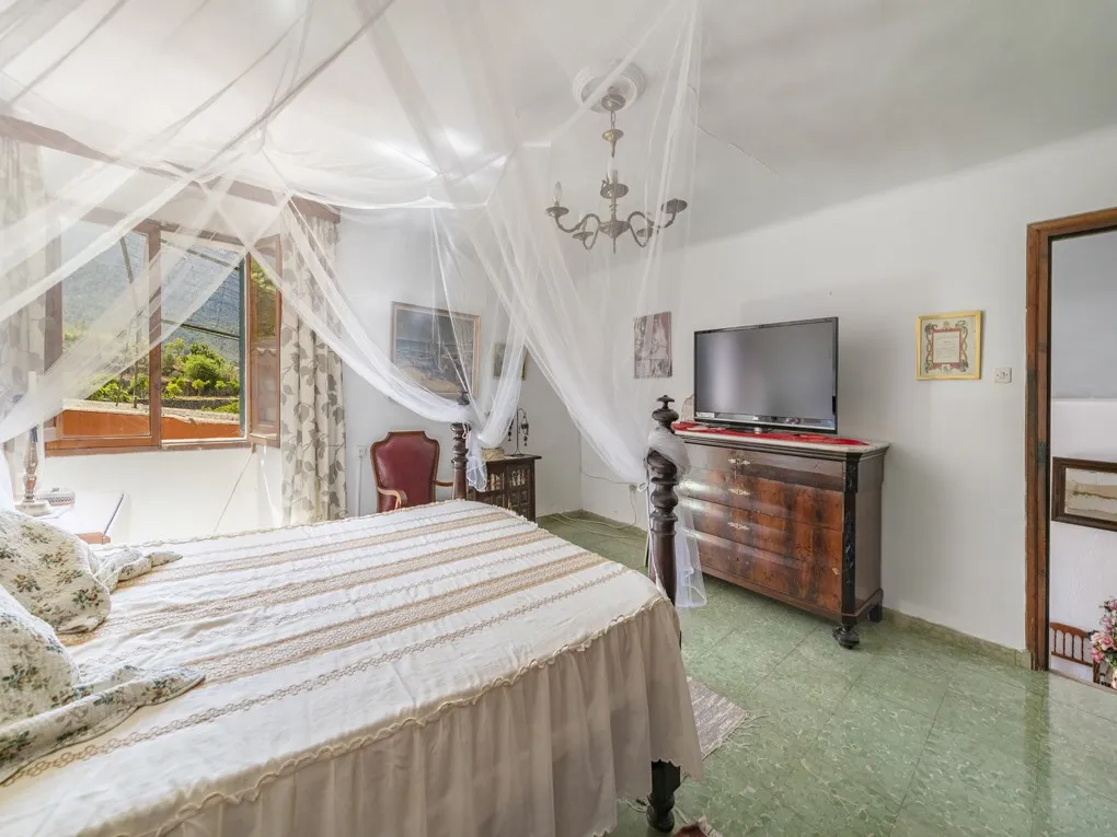 Traditional mallorquin house with stunning views towards historic Sóller.-11