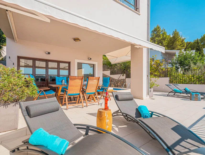 Mediterrane villa met fantastisch uitzicht op de haven-17