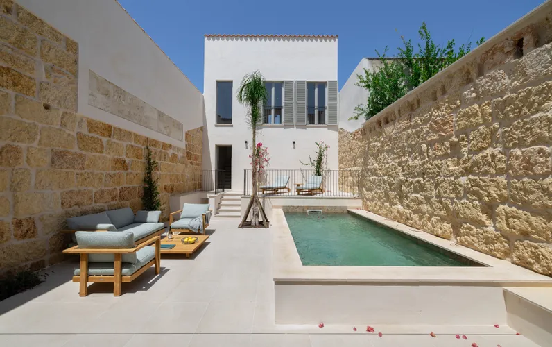 Casa a schiera ristrutturata con piscina a Llubí - perfezione di stile, spazio e comfort