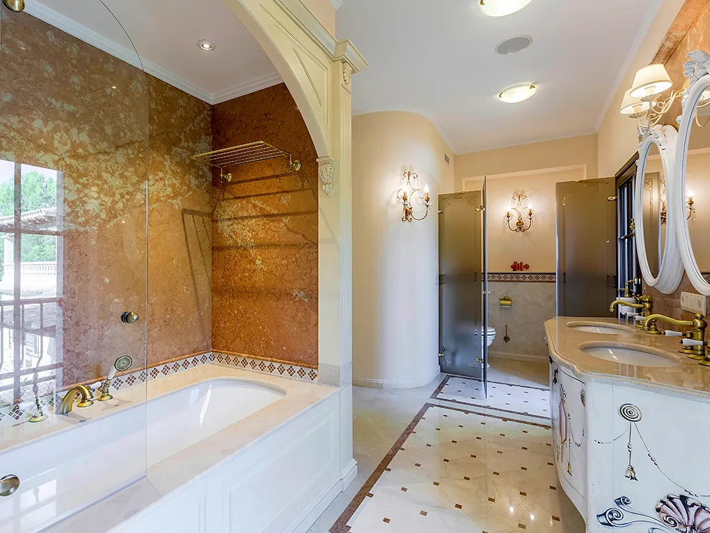 Luksusowa willa z widokiem na morze i góry-12