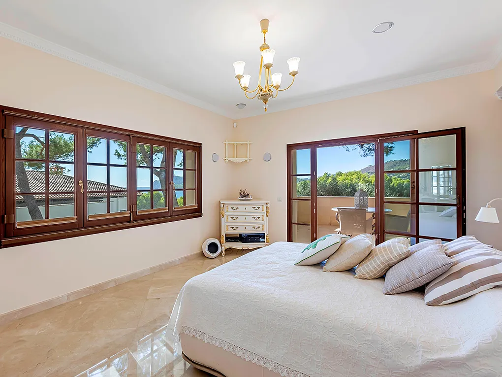 Luksusowa willa z widokiem na morze i góry-17