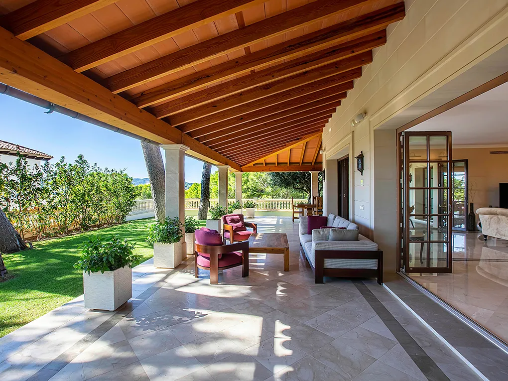 Luksusowa willa z widokiem na morze i góry-1