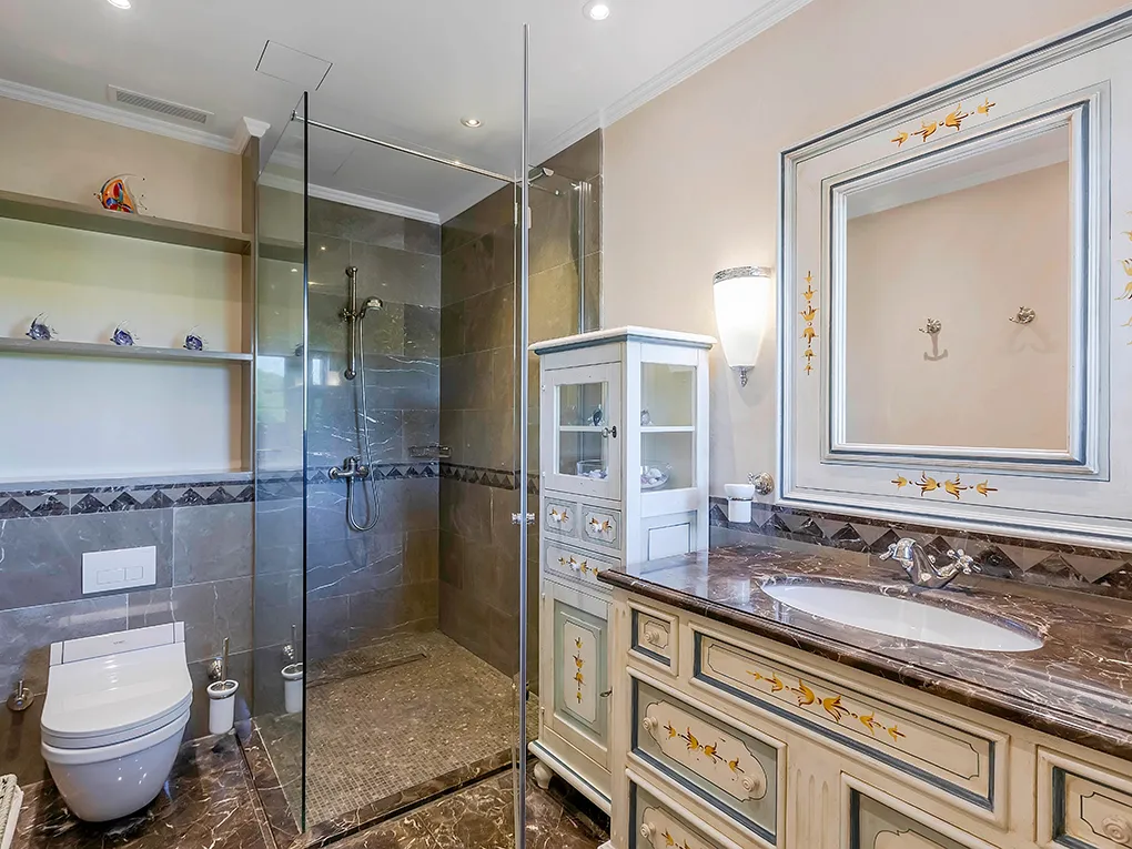 Luksusowa willa z widokiem na morze i góry-8