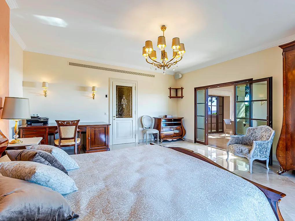 Luksusowa willa z widokiem na morze i góry-11