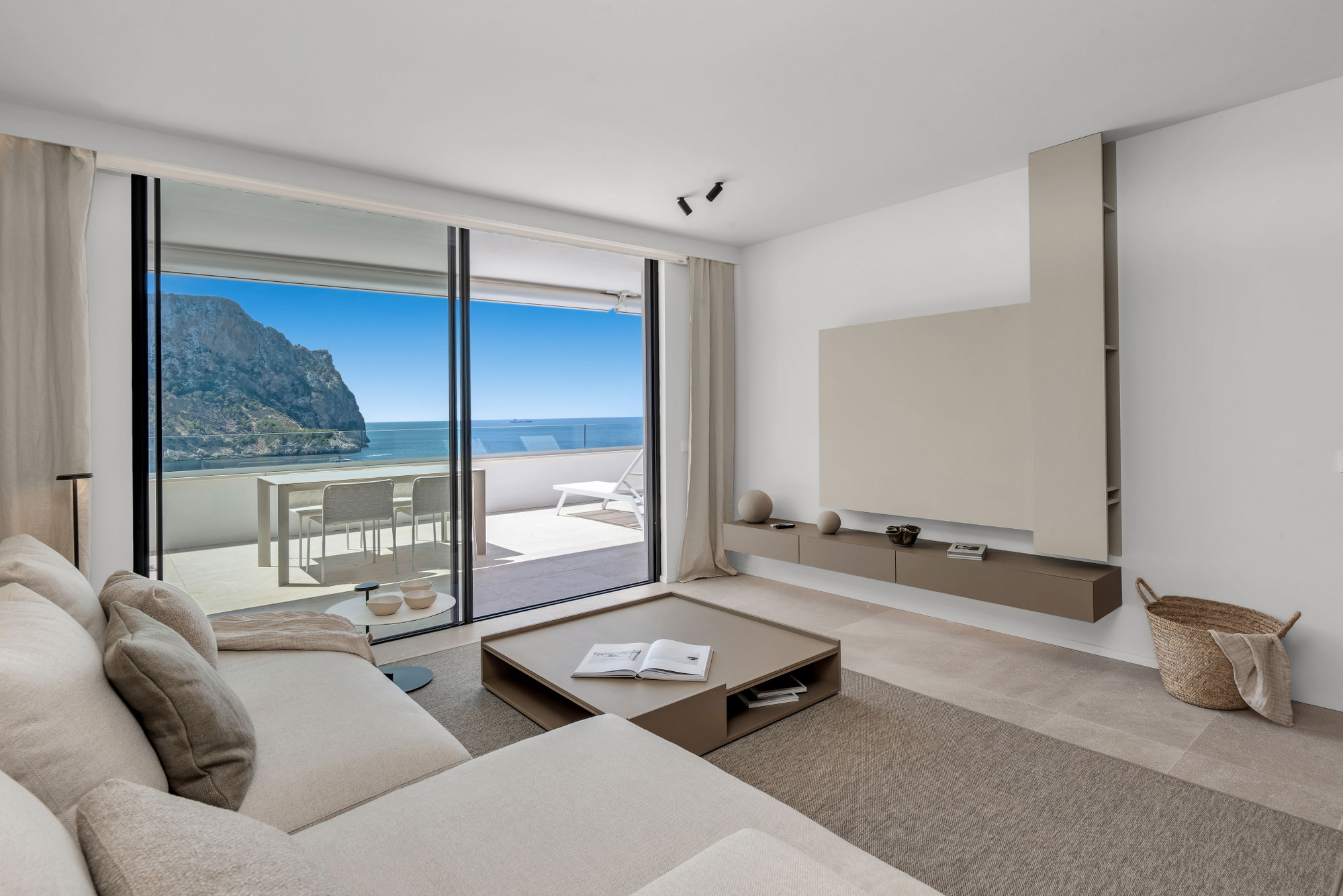 Appartamento moderno con una vista spettacolare sul mare