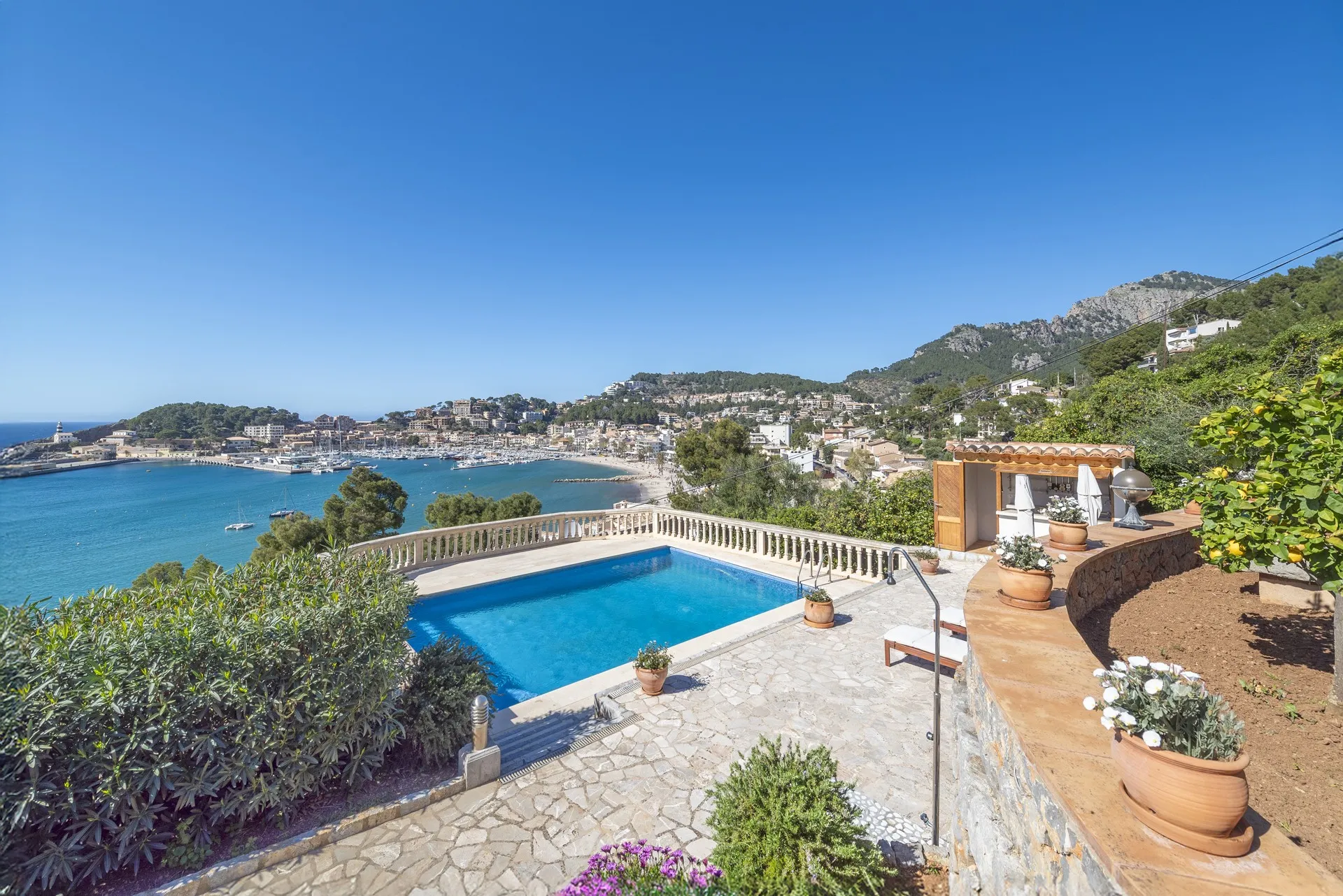 Hermosa villa con piscina con vista al mar – Alquiler temporal-24